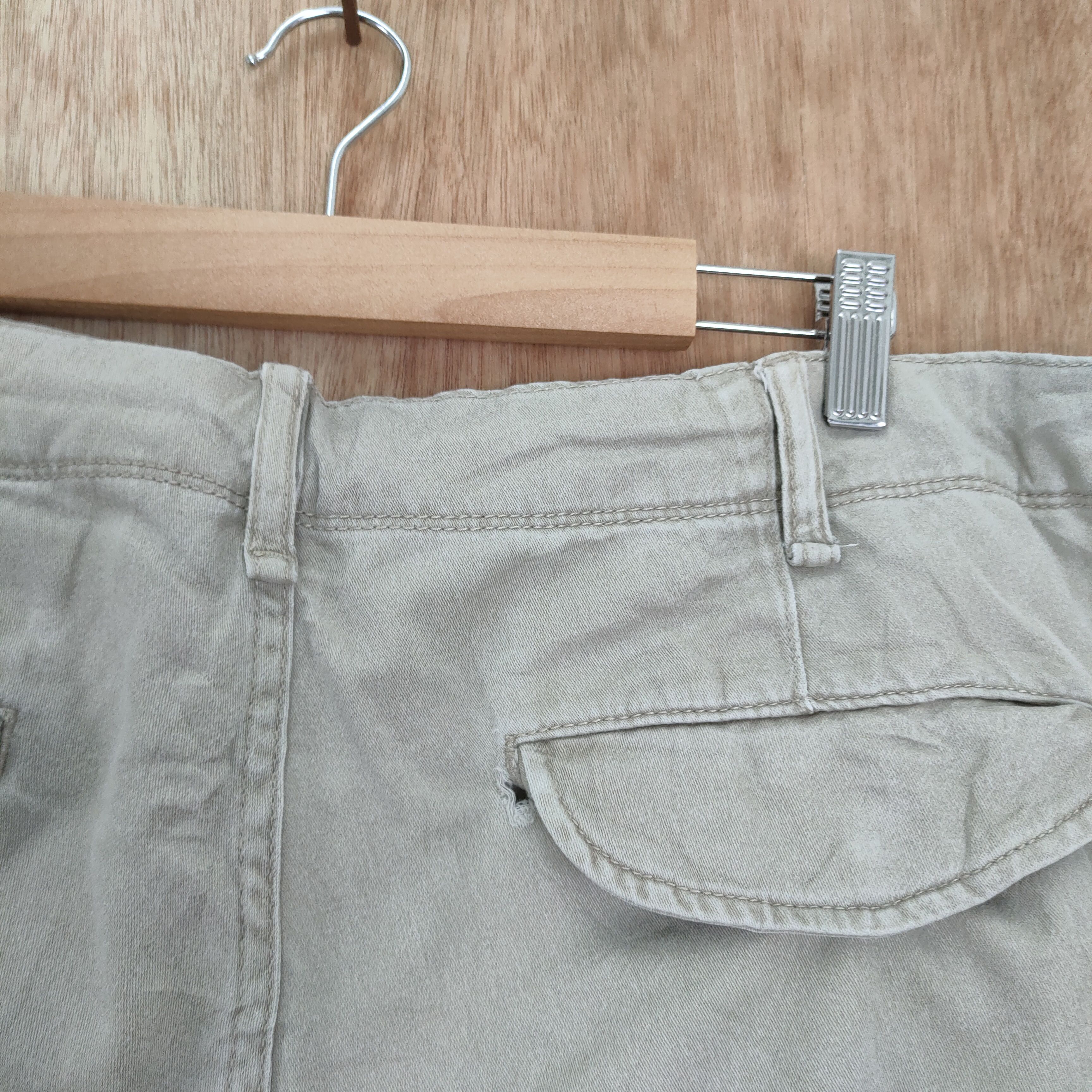 Japanese Brand × Vintage JAPANESE BRAND FADED LIGHT GREY DISTRESSED CARGO PANTS Size US 36 / EU 52 - 13 Thumbnail