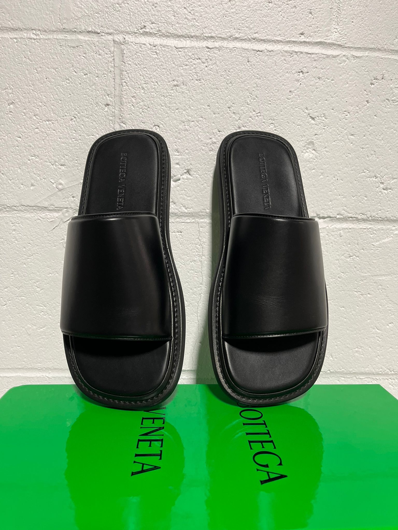 Bottega Veneta Vienna Calf Leather Sandal in Black Size US 7 / EU 40 - 11 Thumbnail