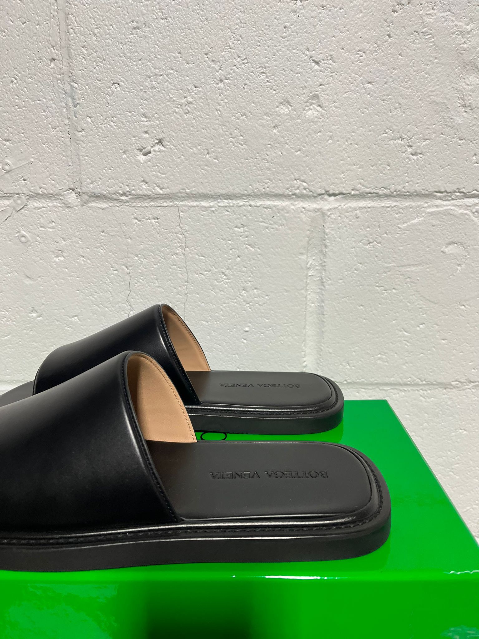 Bottega Veneta Vienna Calf Leather Sandal in Black Size US 7 / EU 40 - 4 Thumbnail