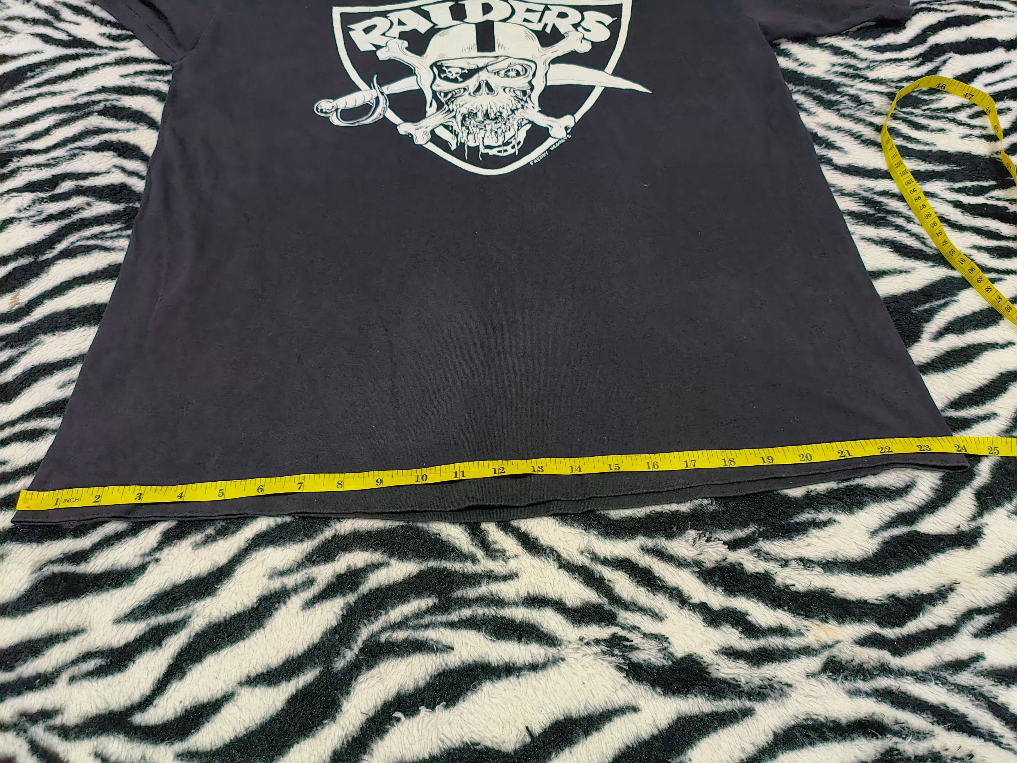 Vintage 💥Rare💥Vintage NFL LAS VEGAS RAIDERS DESIGN LOGO TEE Size US XL / EU 56 / 4 - 8 Thumbnail