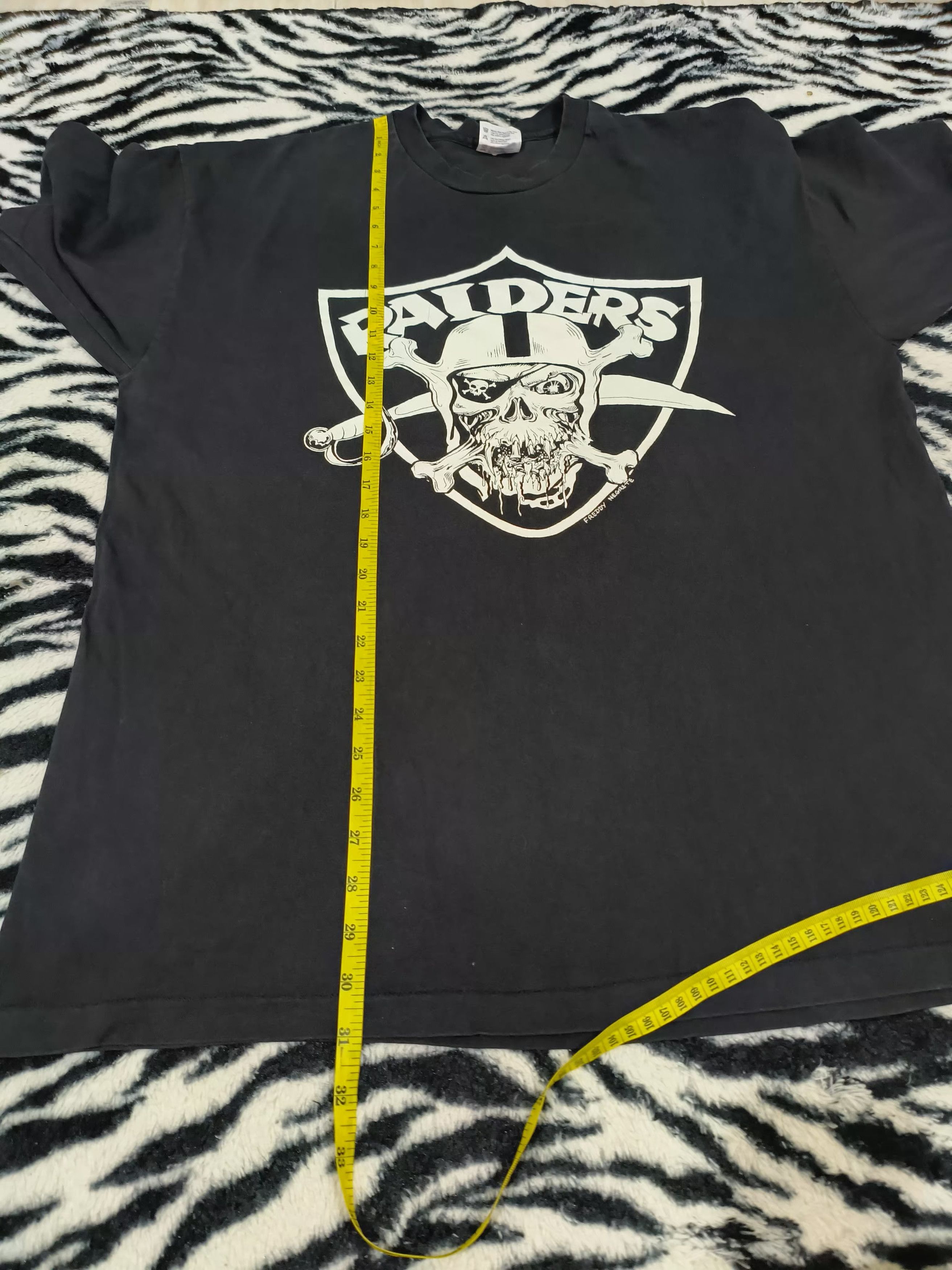 Vintage 💥Rare💥Vintage NFL LAS VEGAS RAIDERS DESIGN LOGO TEE Size US XL / EU 56 / 4 - 6 Thumbnail