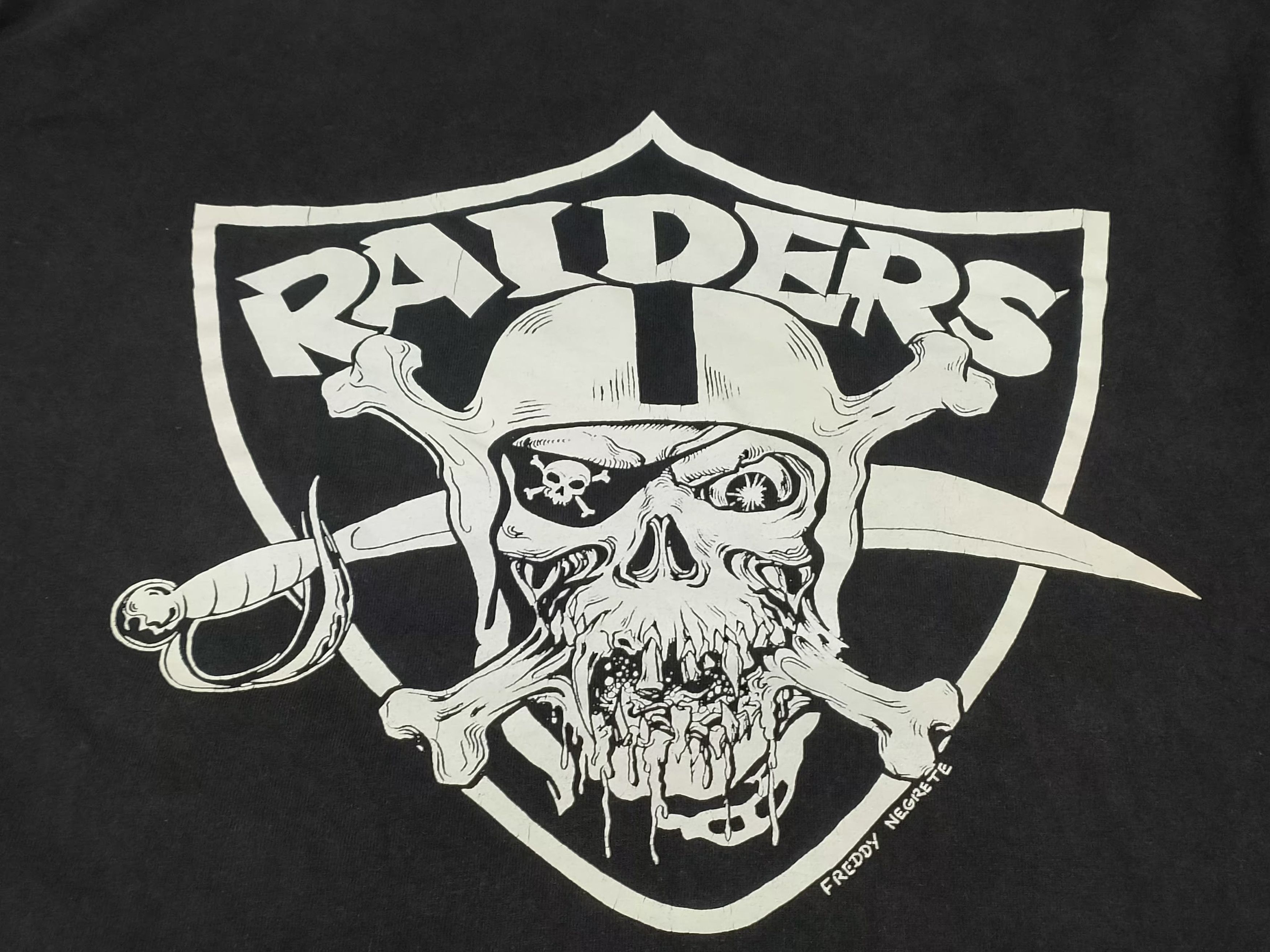 Vintage 💥Rare💥Vintage NFL LAS VEGAS RAIDERS DESIGN LOGO TEE Size US XL / EU 56 / 4 - 10 Thumbnail