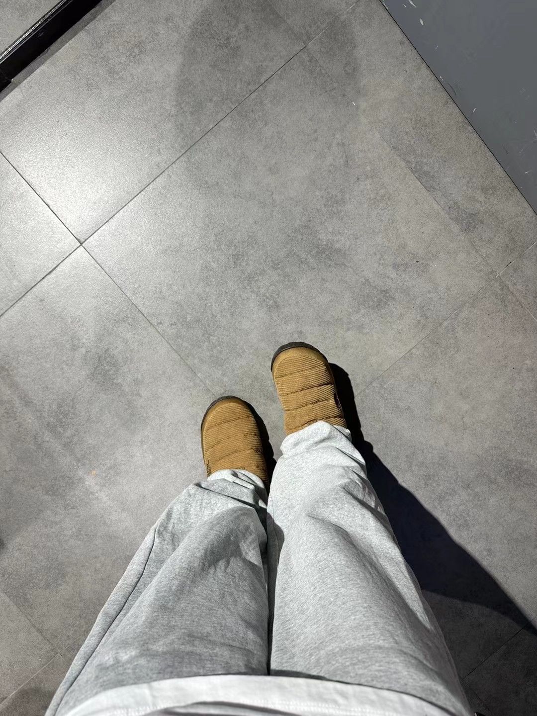 The North Face Urban Exploration Quilted Corduroy Winter Slippers Size US 9 / EU 42 - 11 Thumbnail