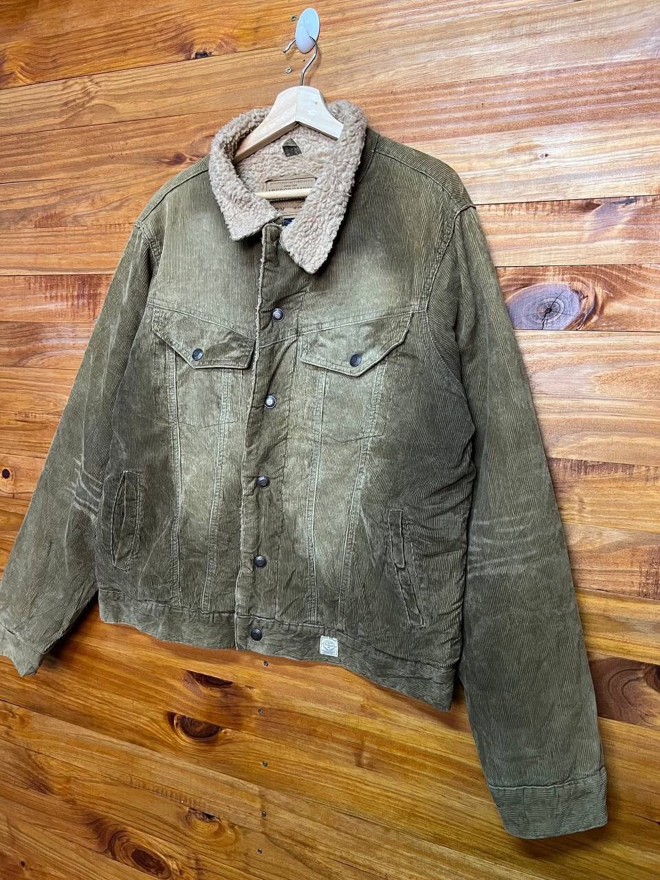Abercrombie & Fitch VINTAGE ABERCROMBIE AND FITCH CORDUROY SHERPA LINED JACKET Size US M / EU 48-50 / 2 - 4 Thumbnail