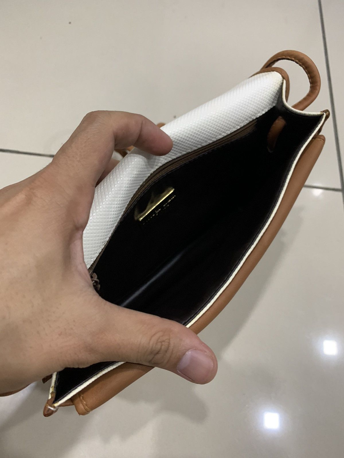 Bottega Veneta × Vintage VINTAGE BOTTEGA VENETA LEATHER CROSSBODY BAG Size ONE SIZE - 9 Thumbnail