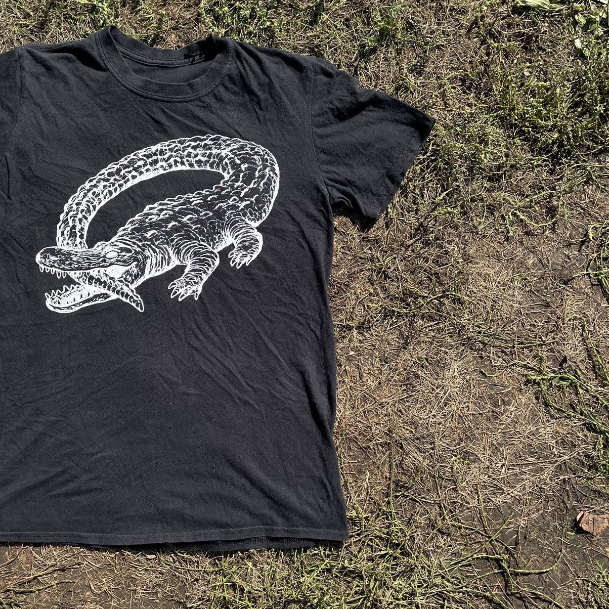 Vintage Vintage Y2K ADULT “ Crocs Dead “ Blood Dead Croc Humor Tee Size US M / EU 48-50 / 2 - 2 Thumbnail