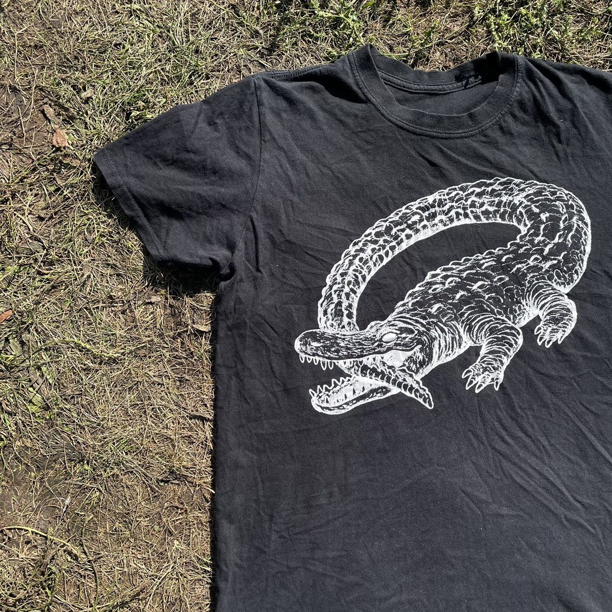 Vintage Vintage Y2K ADULT “ Crocs Dead “ Blood Dead Croc Humor Tee Size US M / EU 48-50 / 2 - 3 Thumbnail
