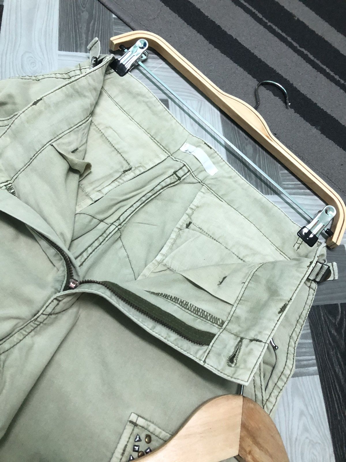 Issey Miyake × Ne-Net NE-NET BY ISSEY MIYAKE CARGO MULTI POCKET ANKLE CUT PANT Size US 31 - 4 Thumbnail
