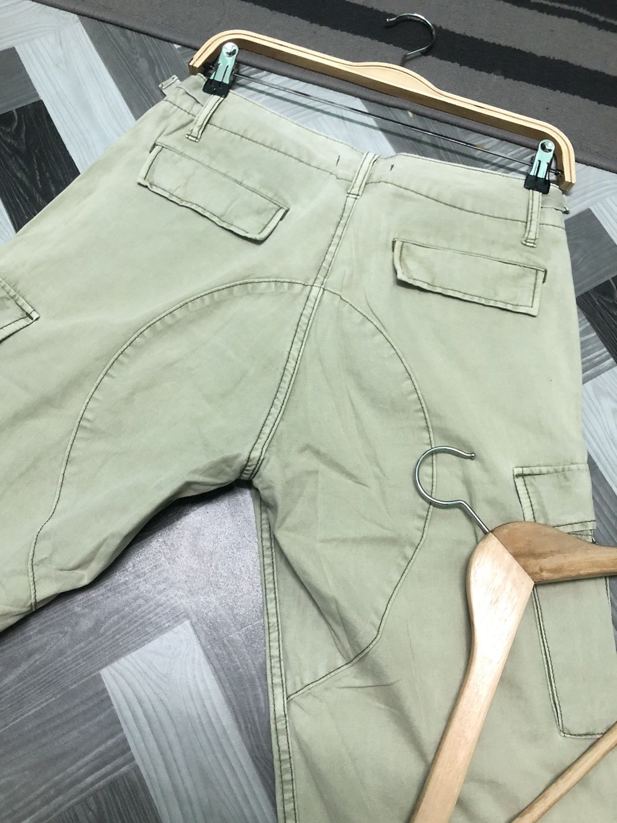 Issey Miyake × Ne-Net NE-NET BY ISSEY MIYAKE CARGO MULTI POCKET ANKLE CUT PANT Size US 31 - 6 Thumbnail