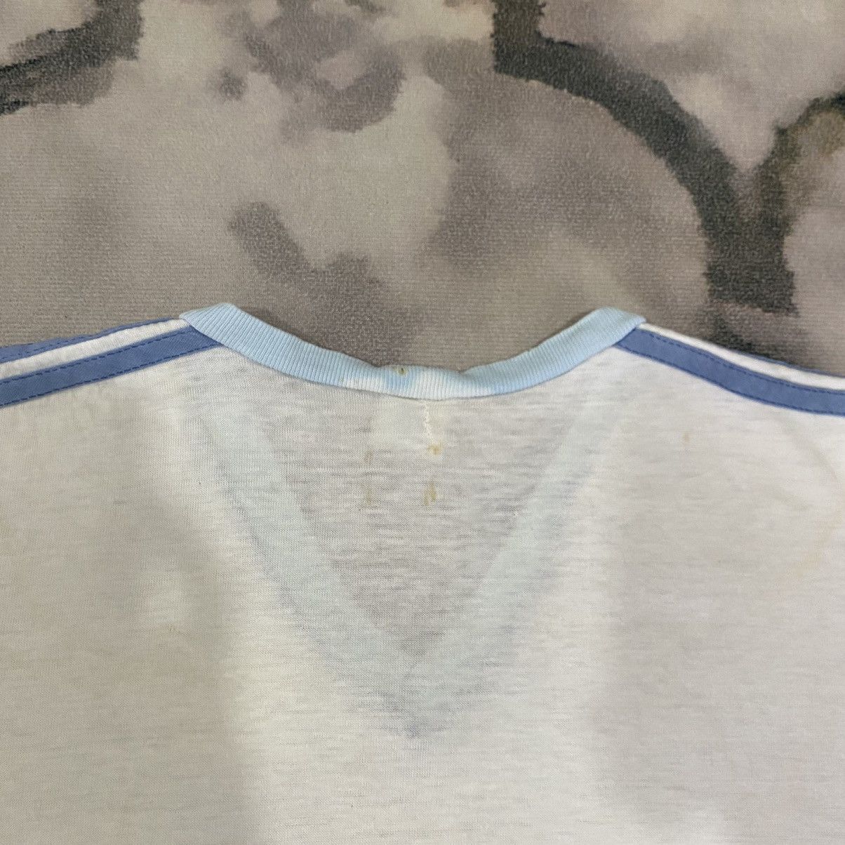 Adidas vintage adidas 80s v-neck t shirt Size US L / EU 52-54 / 3 - 10 Thumbnail