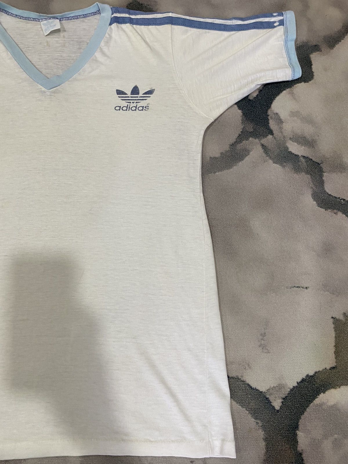 Adidas vintage adidas 80s v-neck t shirt Size US L / EU 52-54 / 3 - 4 Thumbnail