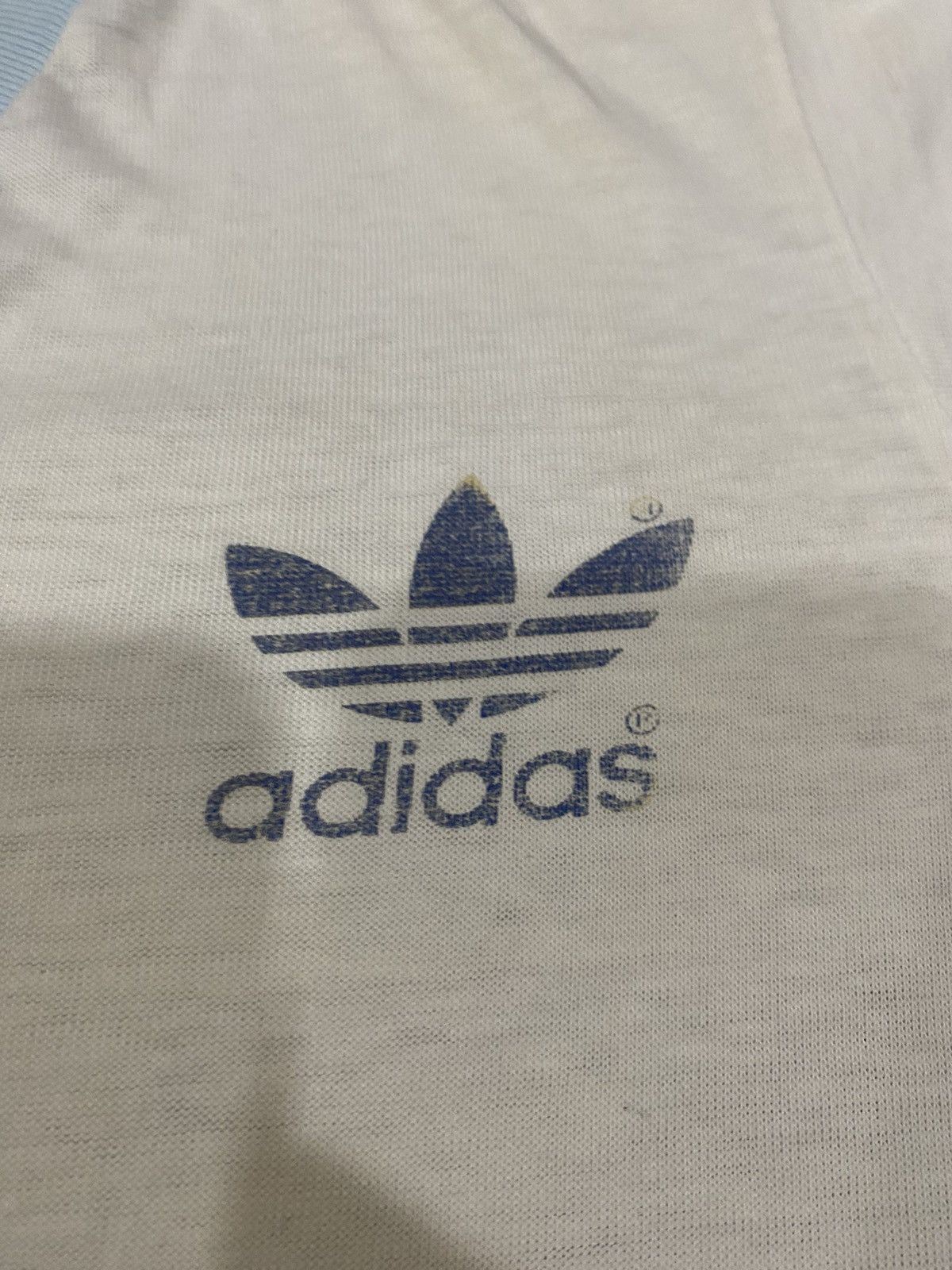 Adidas vintage adidas 80s v-neck t shirt Size US L / EU 52-54 / 3 - 6 Thumbnail