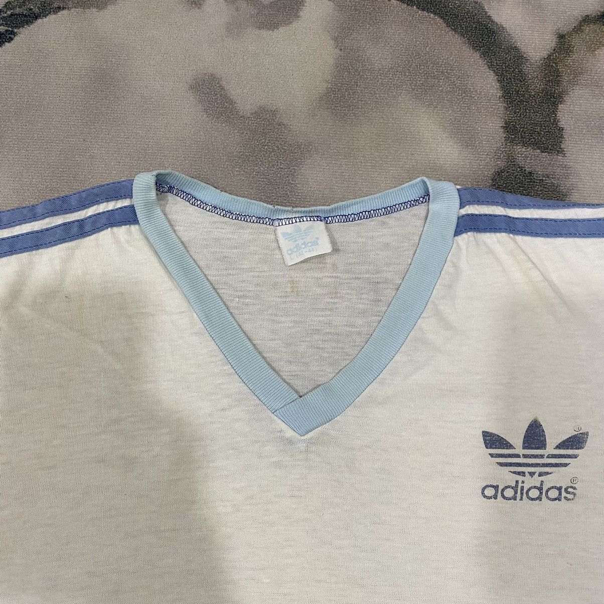 Adidas vintage adidas 80s v-neck t shirt Size US L / EU 52-54 / 3 - 2 Thumbnail