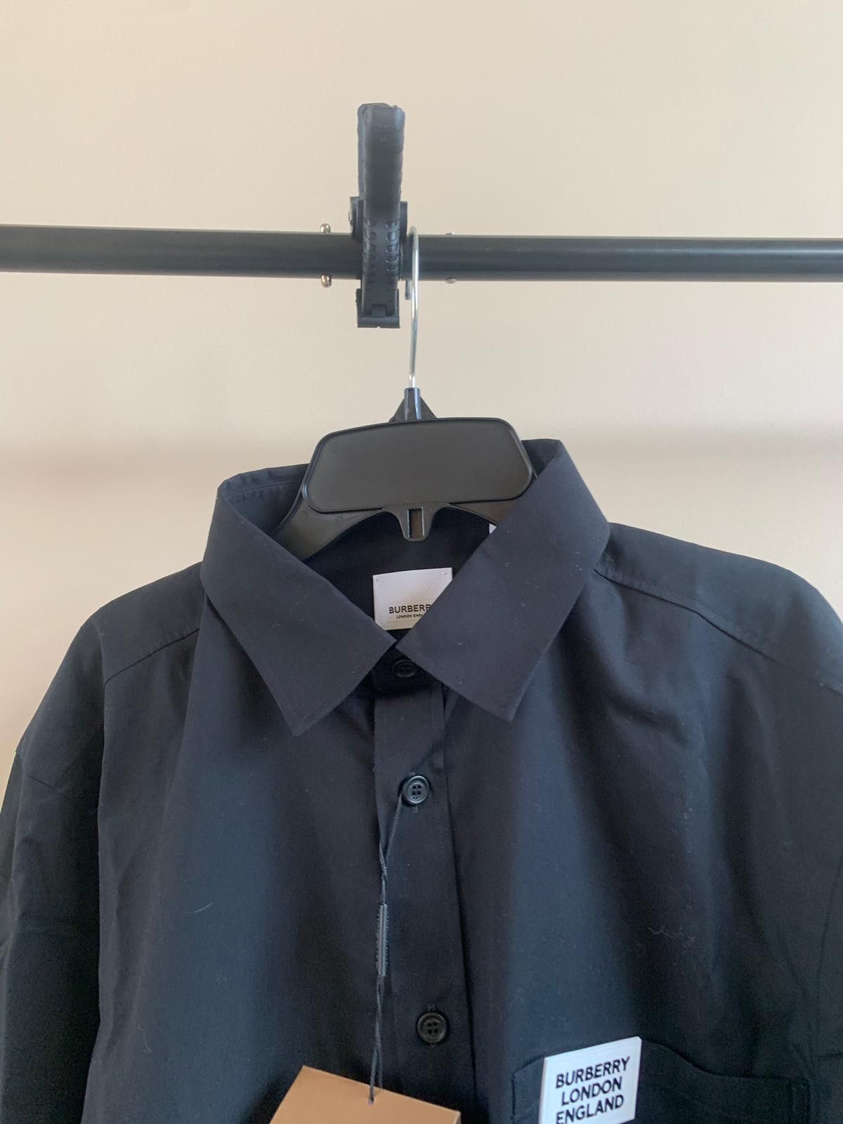 Burberry Stamp Logo Button Up in Black Size US XL / EU 56 / 4 - 2 Thumbnail