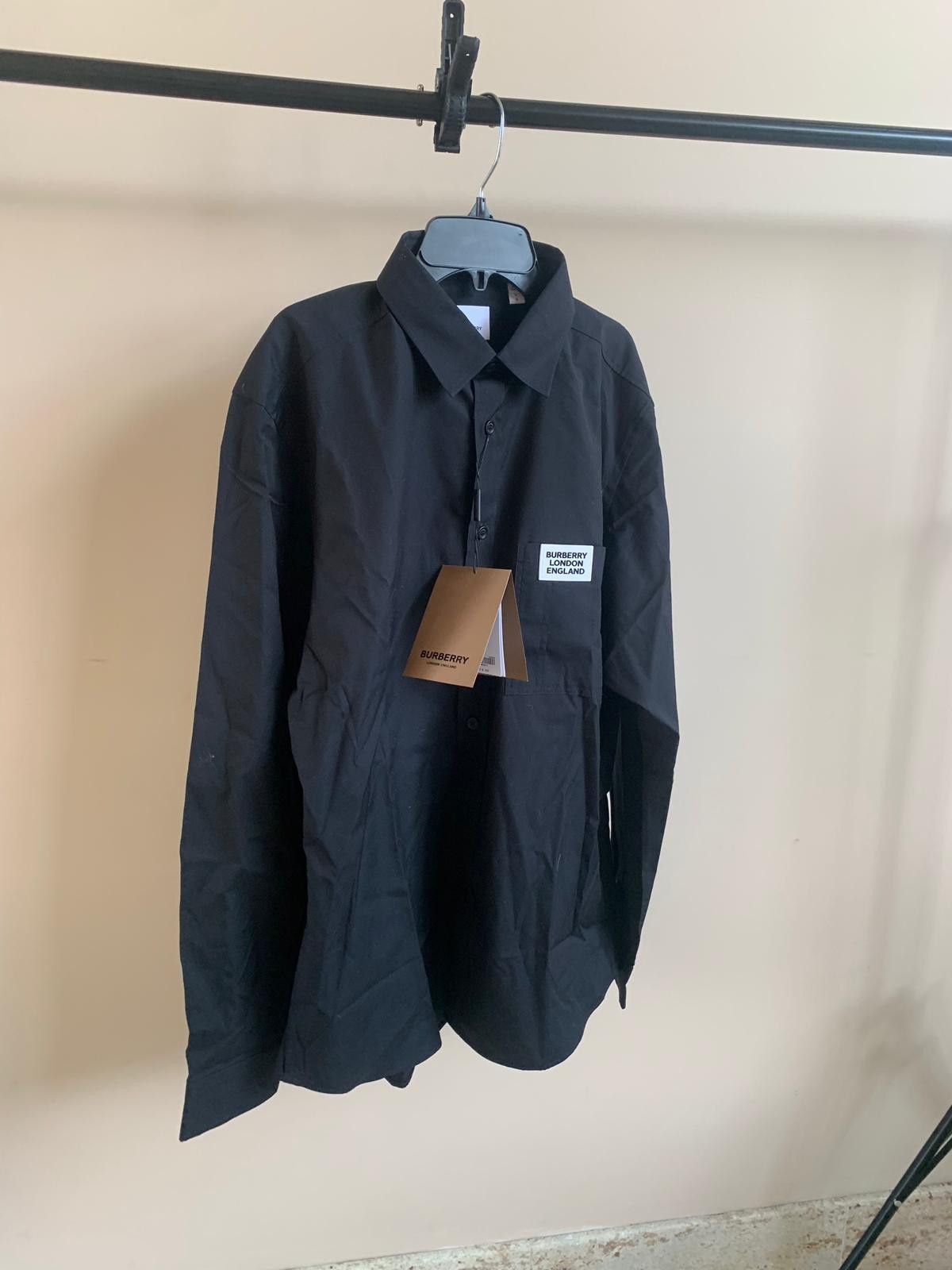 Burberry Stamp Logo Button Up in Black Size US XL / EU 56 / 4 - 8 Thumbnail