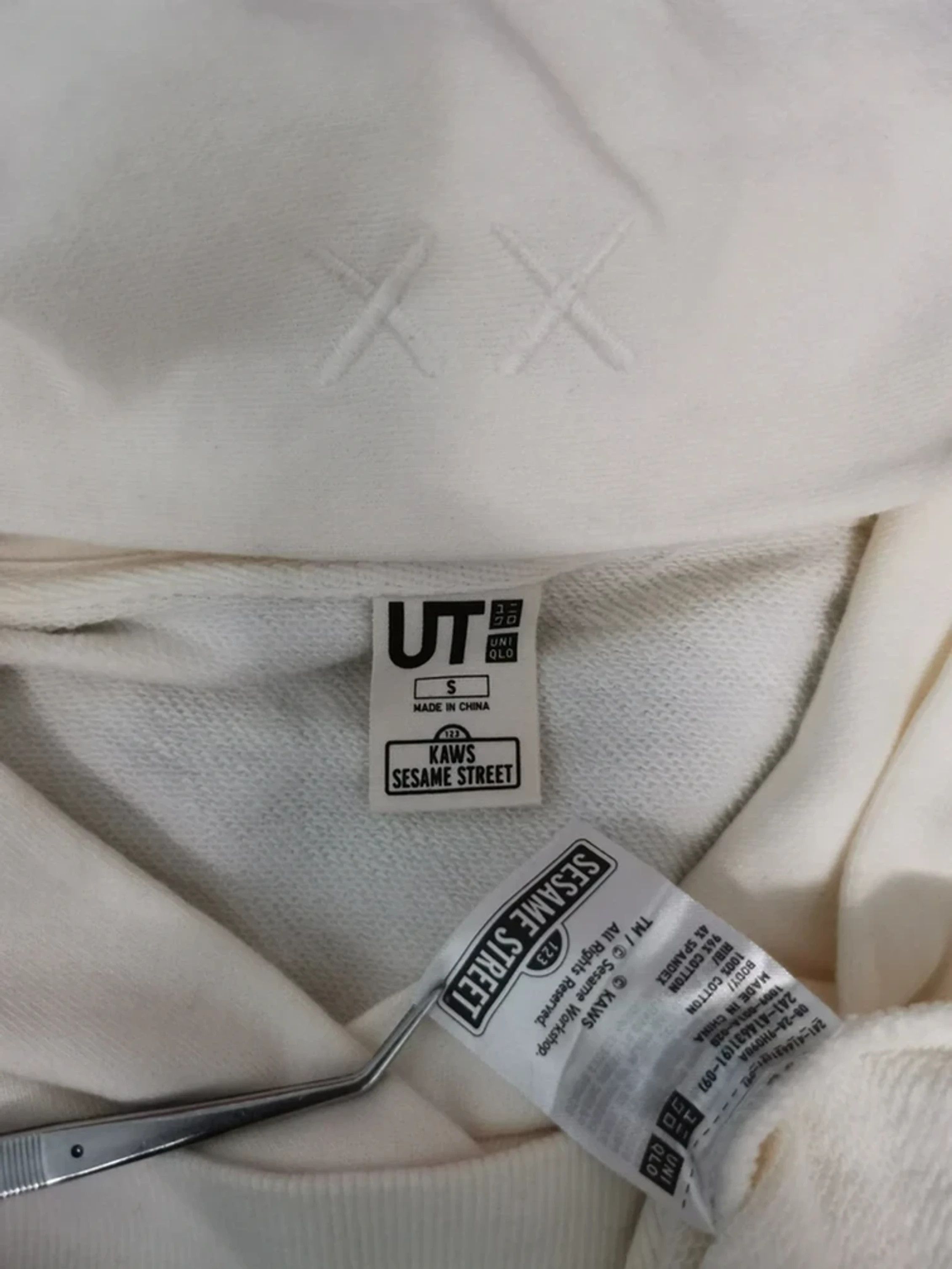 Kaws × Uniqlo Kaws x Sesame Street Family Sweatshirt Hoodie OriginalFake Size US S / EU 44-46 / 1 - 4 Thumbnail
