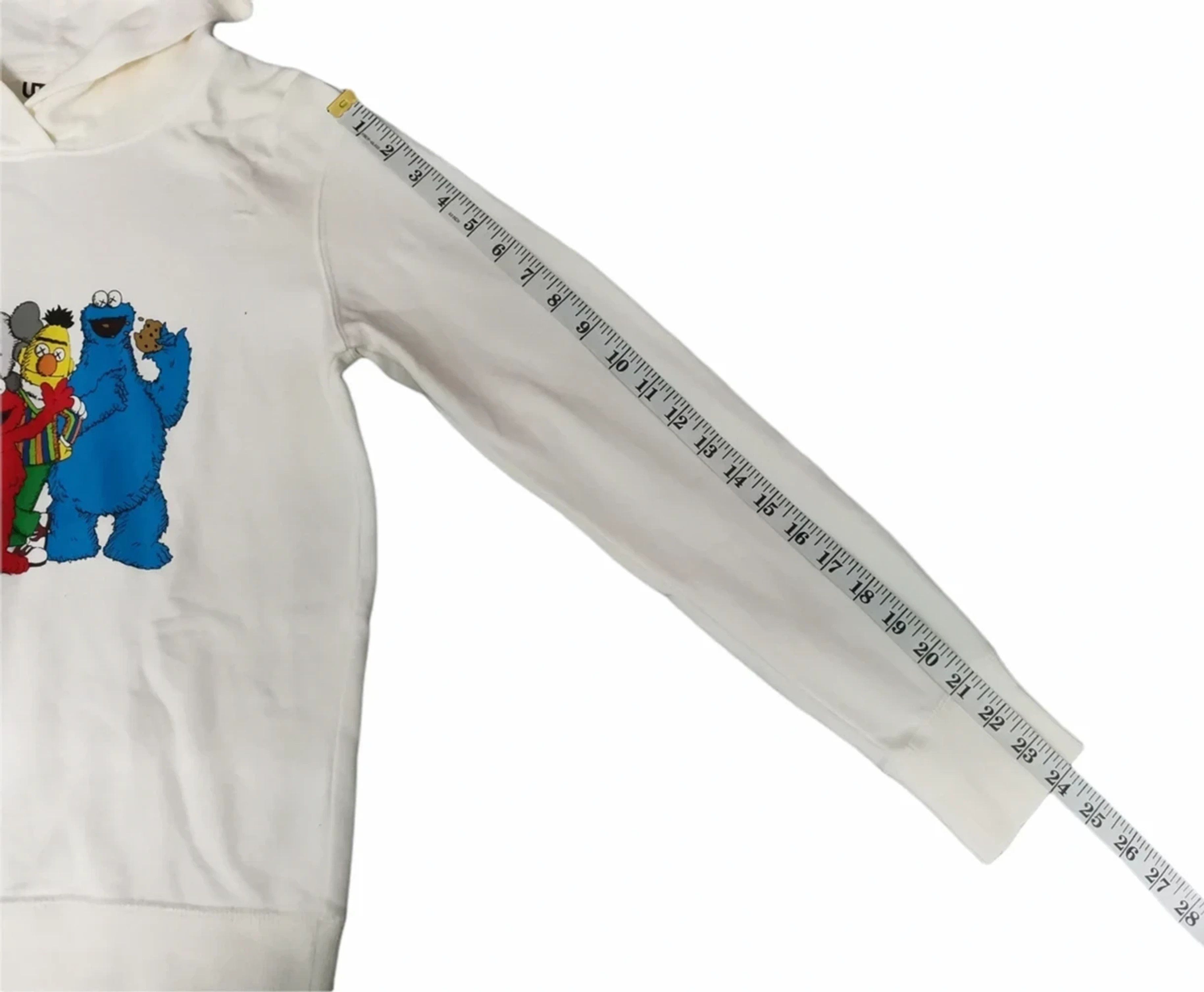 Kaws × Uniqlo Kaws x Sesame Street Family Sweatshirt Hoodie OriginalFake Size US S / EU 44-46 / 1 - 7 Thumbnail