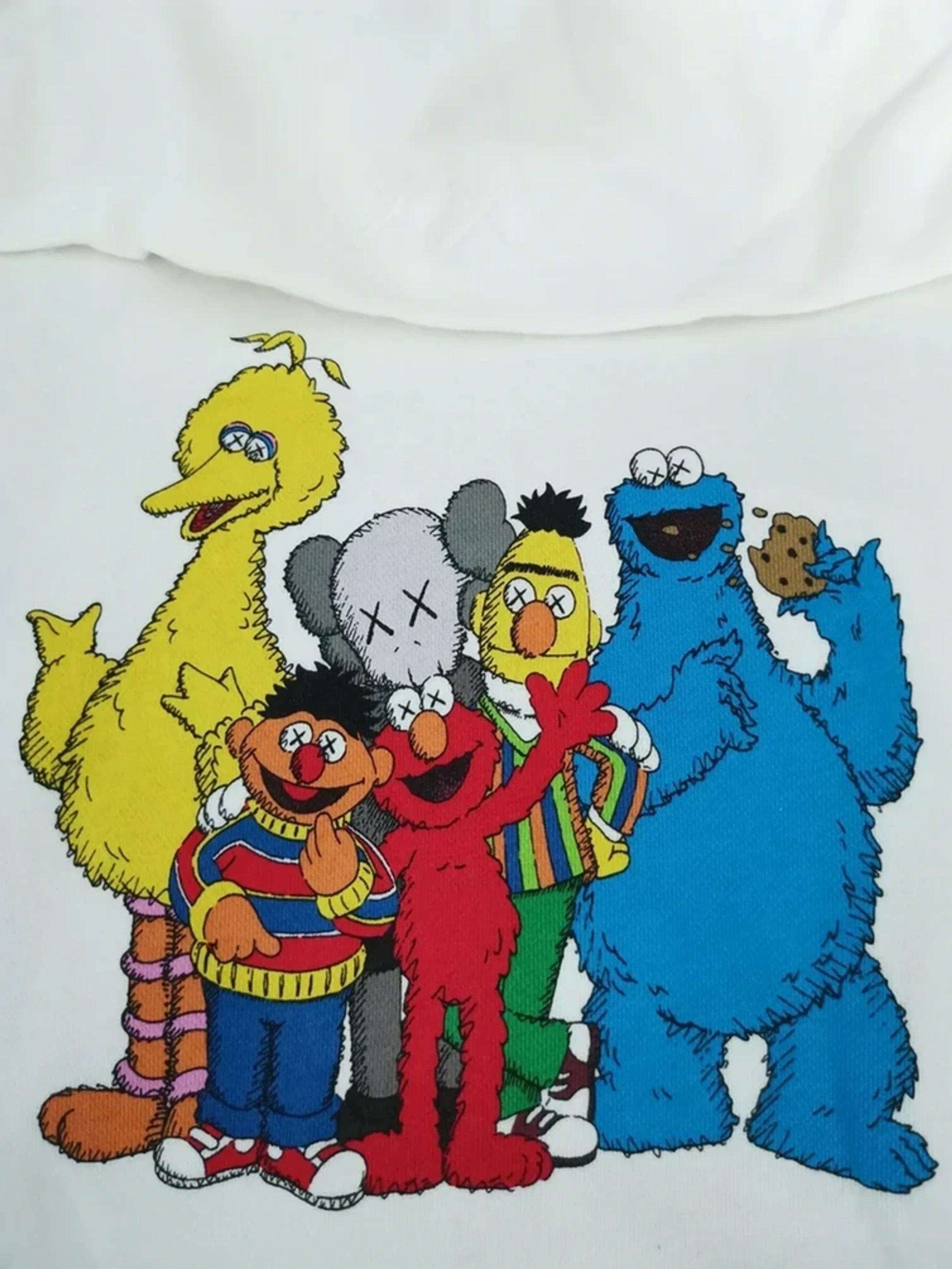 Kaws × Uniqlo Kaws x Sesame Street Family Sweatshirt Hoodie OriginalFake Size US S / EU 44-46 / 1 - 1 Thumbnail
