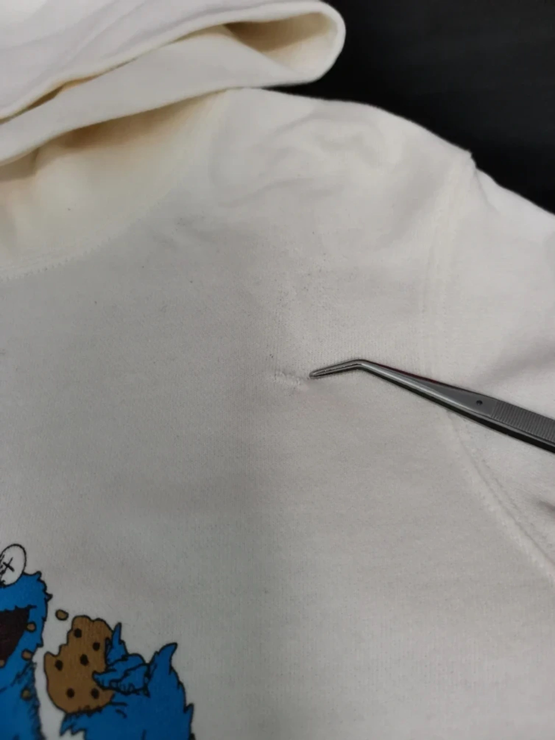 Kaws × Uniqlo Kaws x Sesame Street Family Sweatshirt Hoodie OriginalFake Size US S / EU 44-46 / 1 - 3 Thumbnail