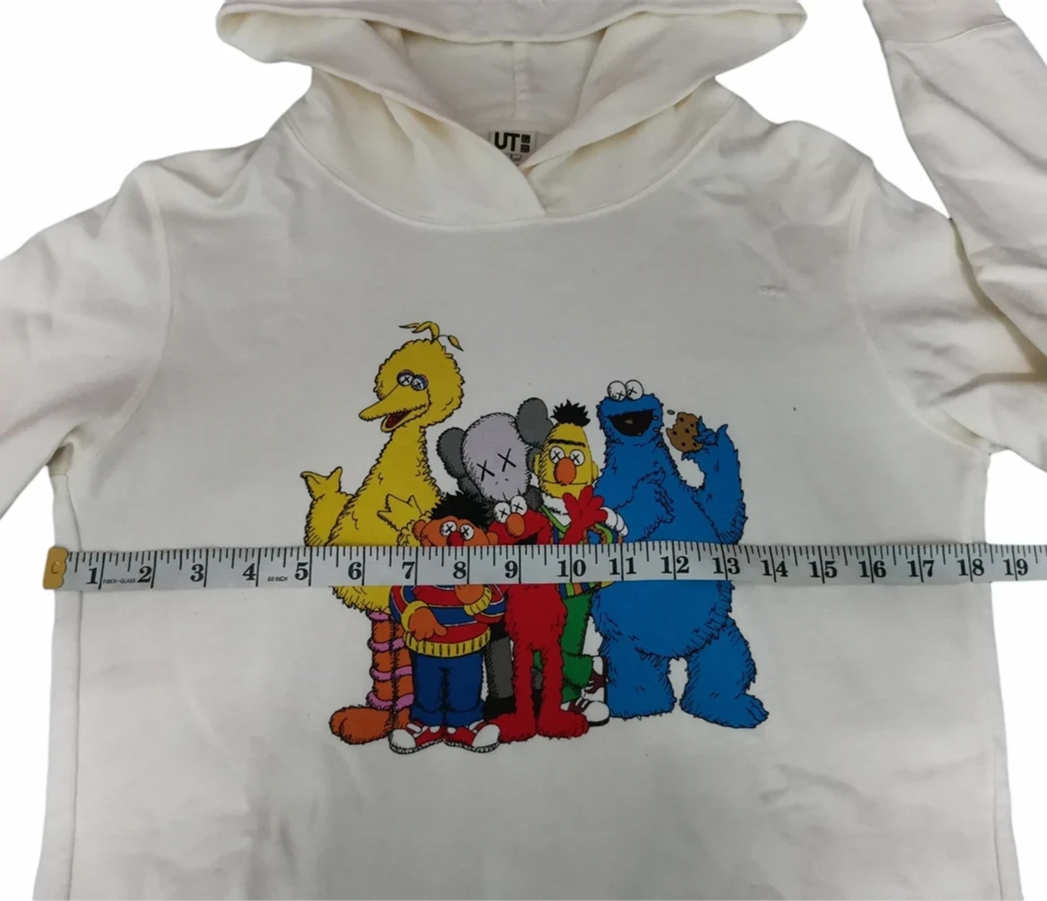 Kaws × Uniqlo Kaws x Sesame Street Family Sweatshirt Hoodie OriginalFake Size US S / EU 44-46 / 1 - 5 Thumbnail