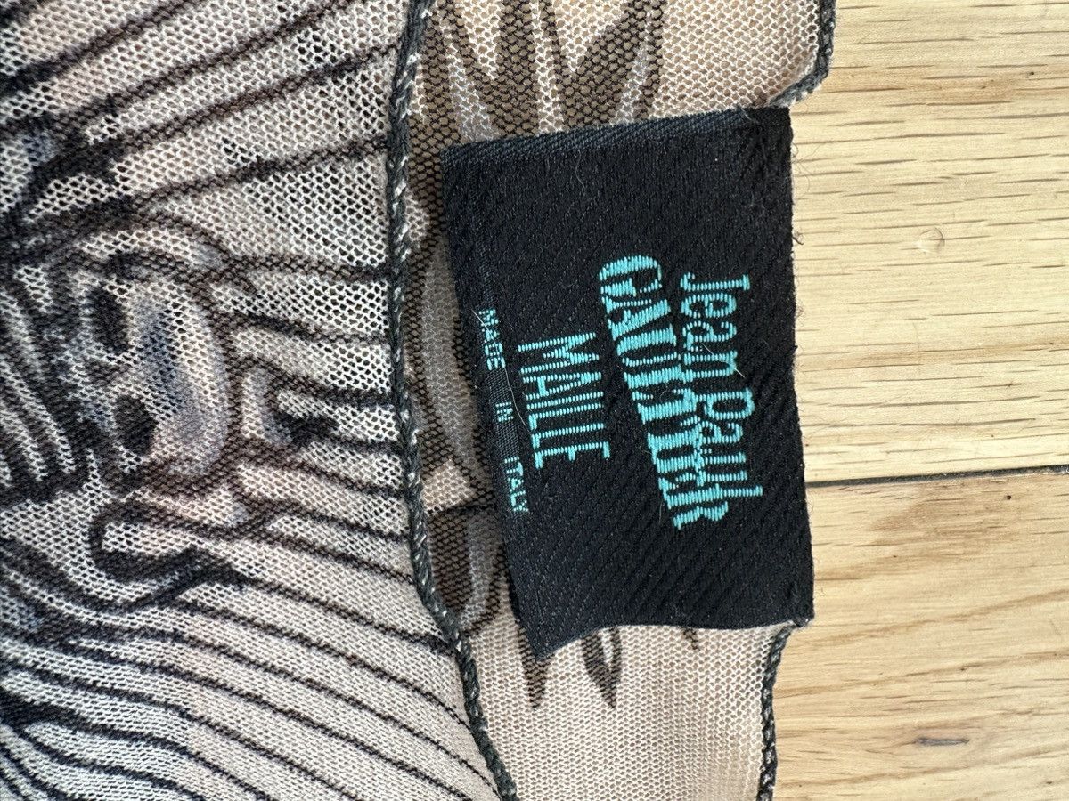 希少 JEAN PAUL GAULTIER MAILLE FEMME y2k Jean-Paul GAULTIER MAILLE FEMME Face Print Draped Neck Mesh T