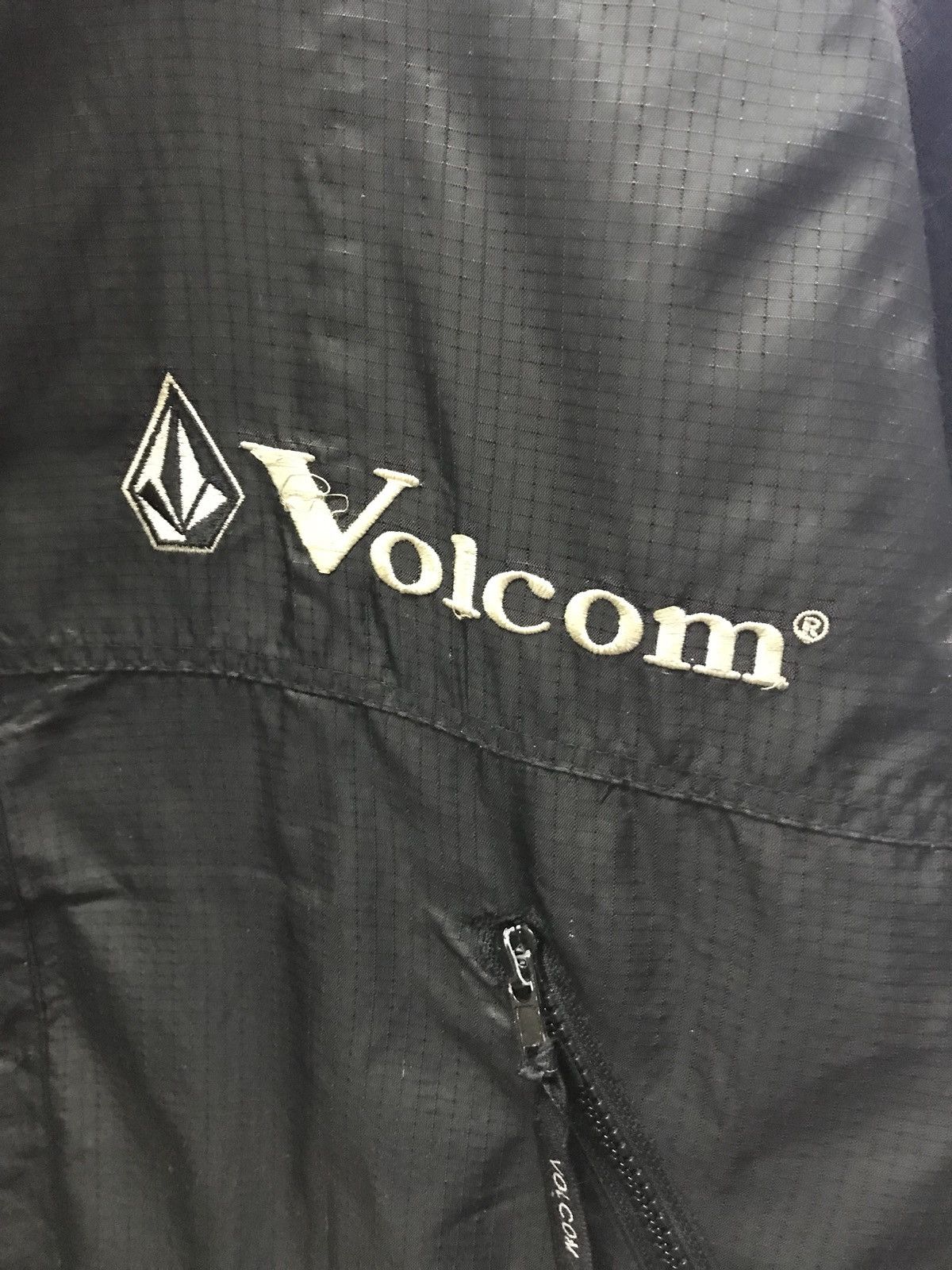 Volcom Volcom Big Logo Spell Out Embroidered Windbreaker Jacket Size US XL / EU 56 / 4 - 5 Thumbnail