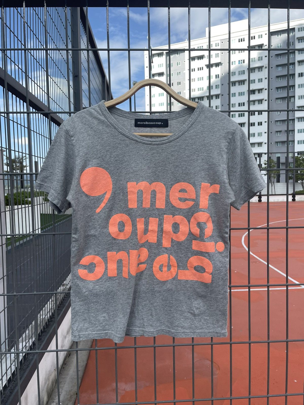 Issey Miyake × mercibeaucoup MECIBEAUCOP’ SPELL OUT TEE Size S / US 4 / IT 40 - 1 Thumbnail