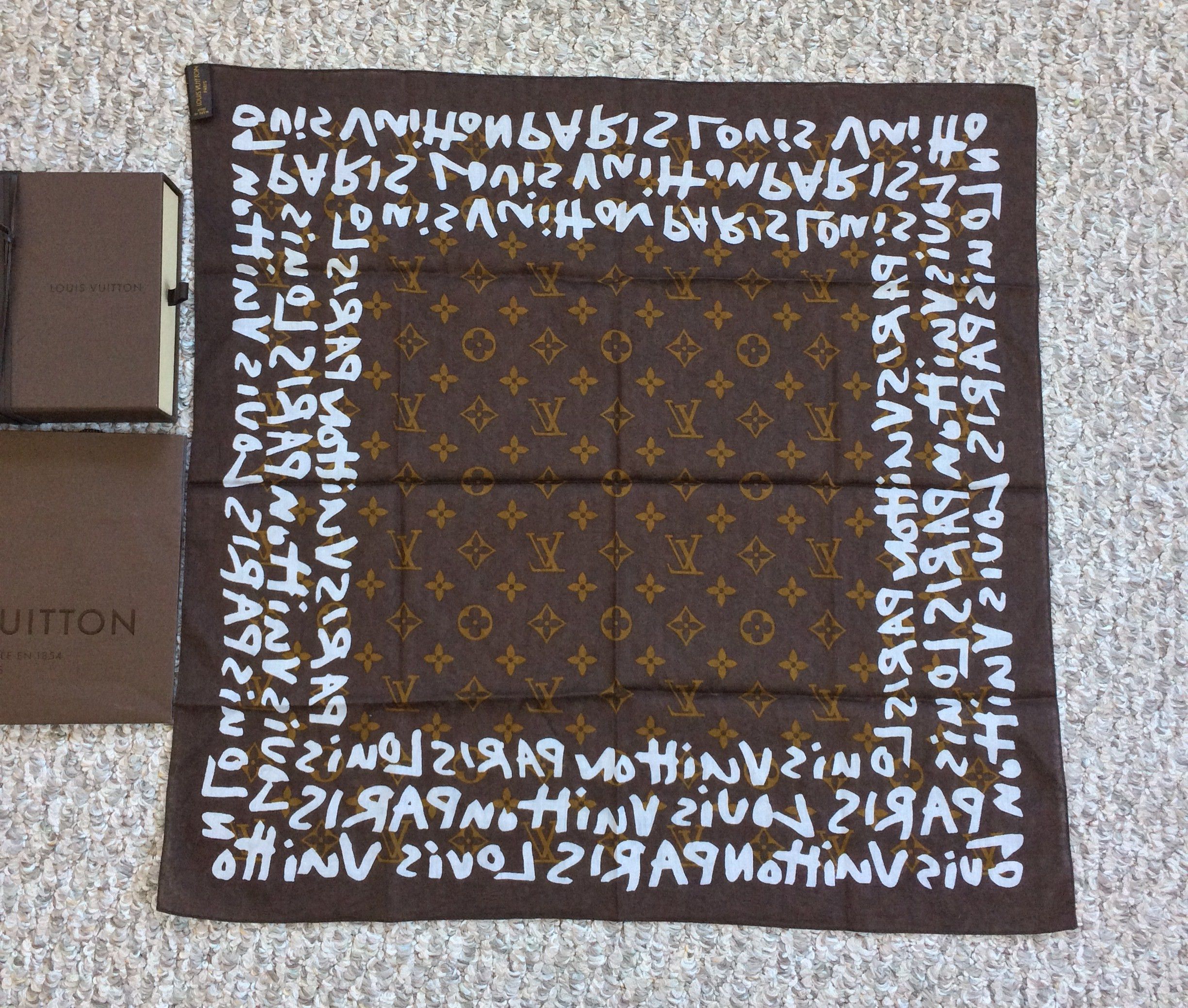 Louis Vuitton × Takashi Murakami NEW S/S 2001 Louis Vuitton Sprouse Monogram Graffiti Scarf Size ONE SIZE - 4 Thumbnail