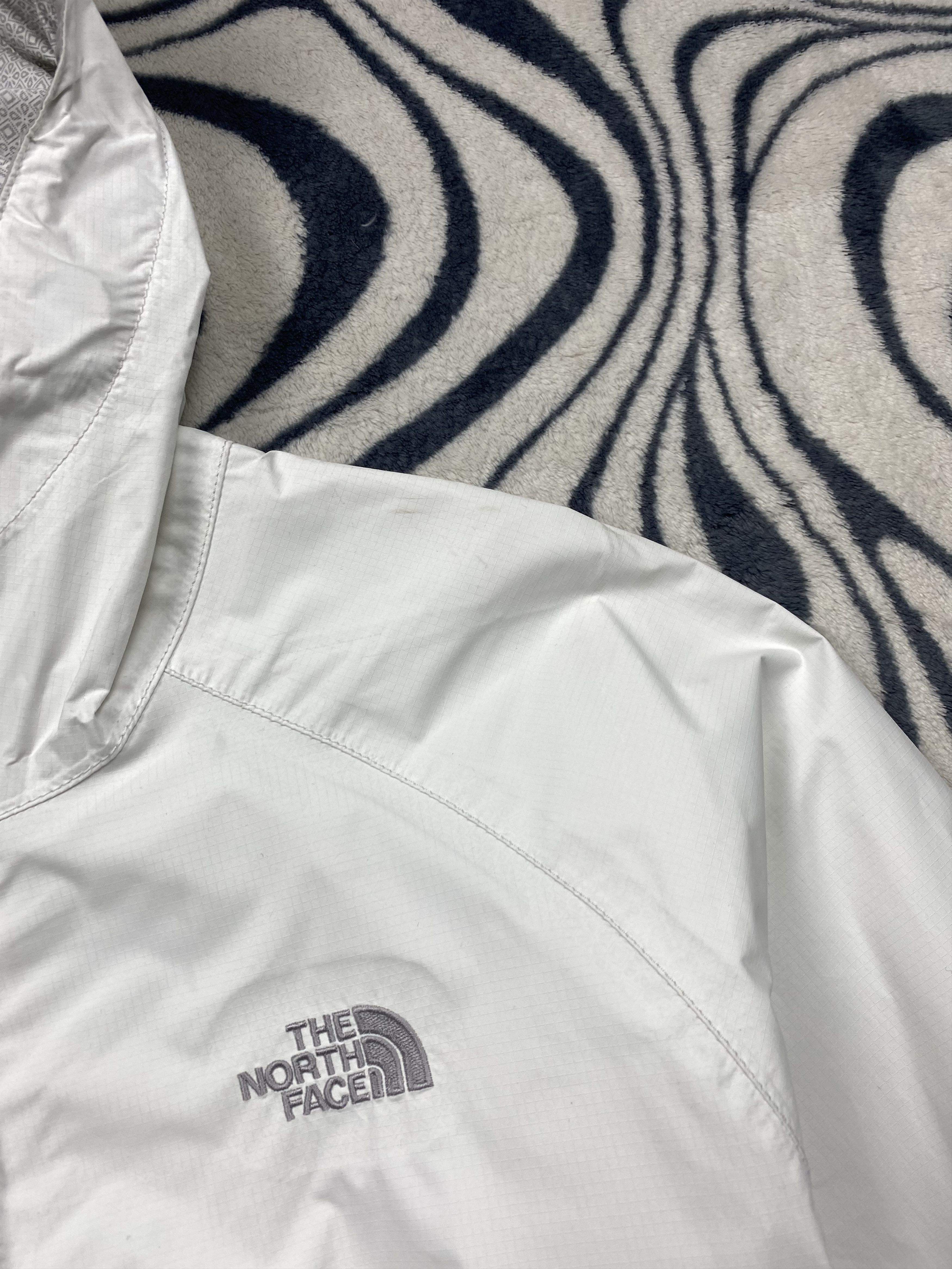 The North Face The North Face HyVent Womens Waterproof Jacket TNF Size M / US 6-8 / IT 42-44 - 3 Thumbnail