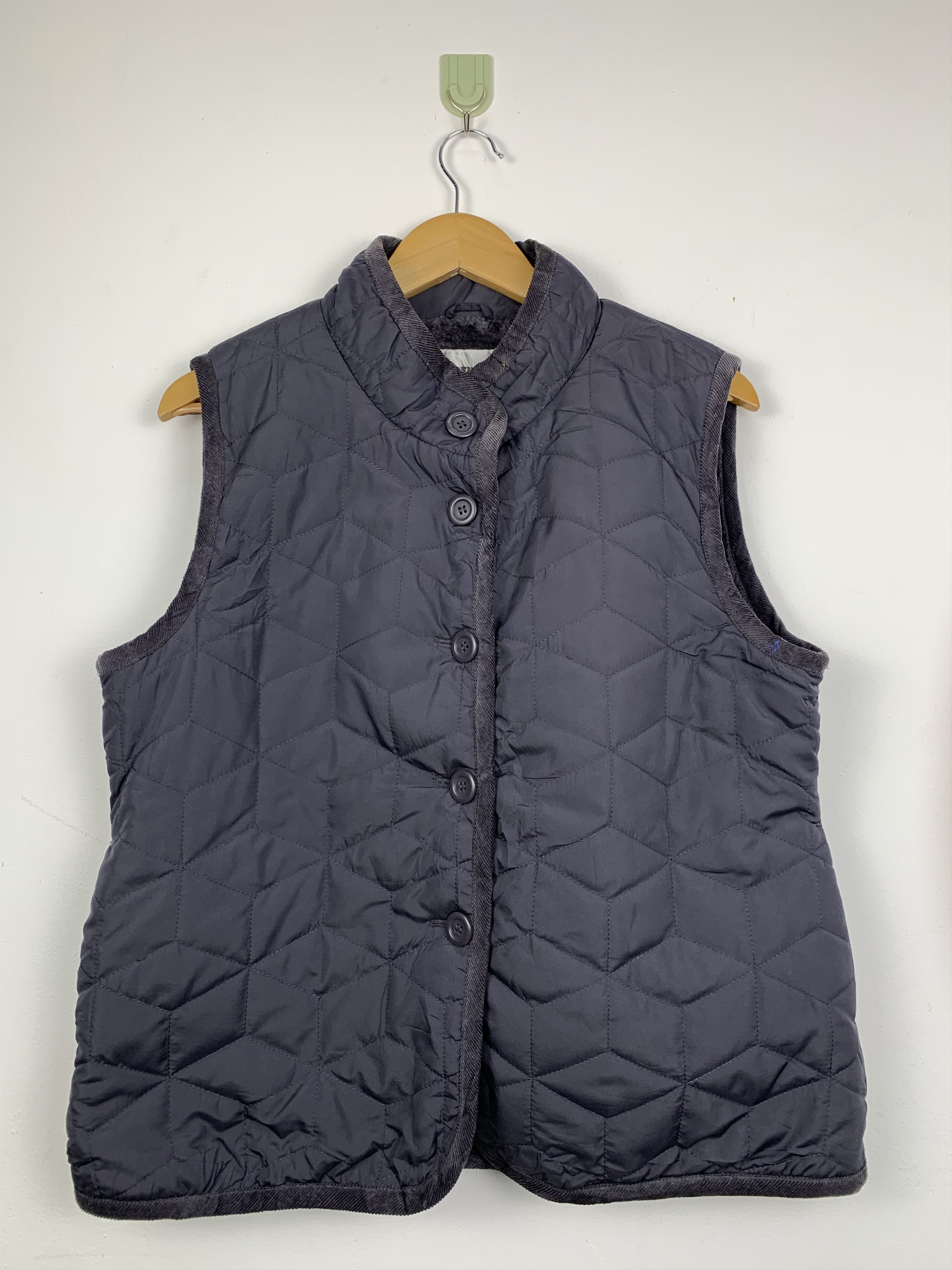 Japanese Brand × Vintage Vintage JAPANESE BRAND Quilted Sherpa Lining Button Up Vests Size US S / EU 44-46 / 1 - 1 Thumbnail