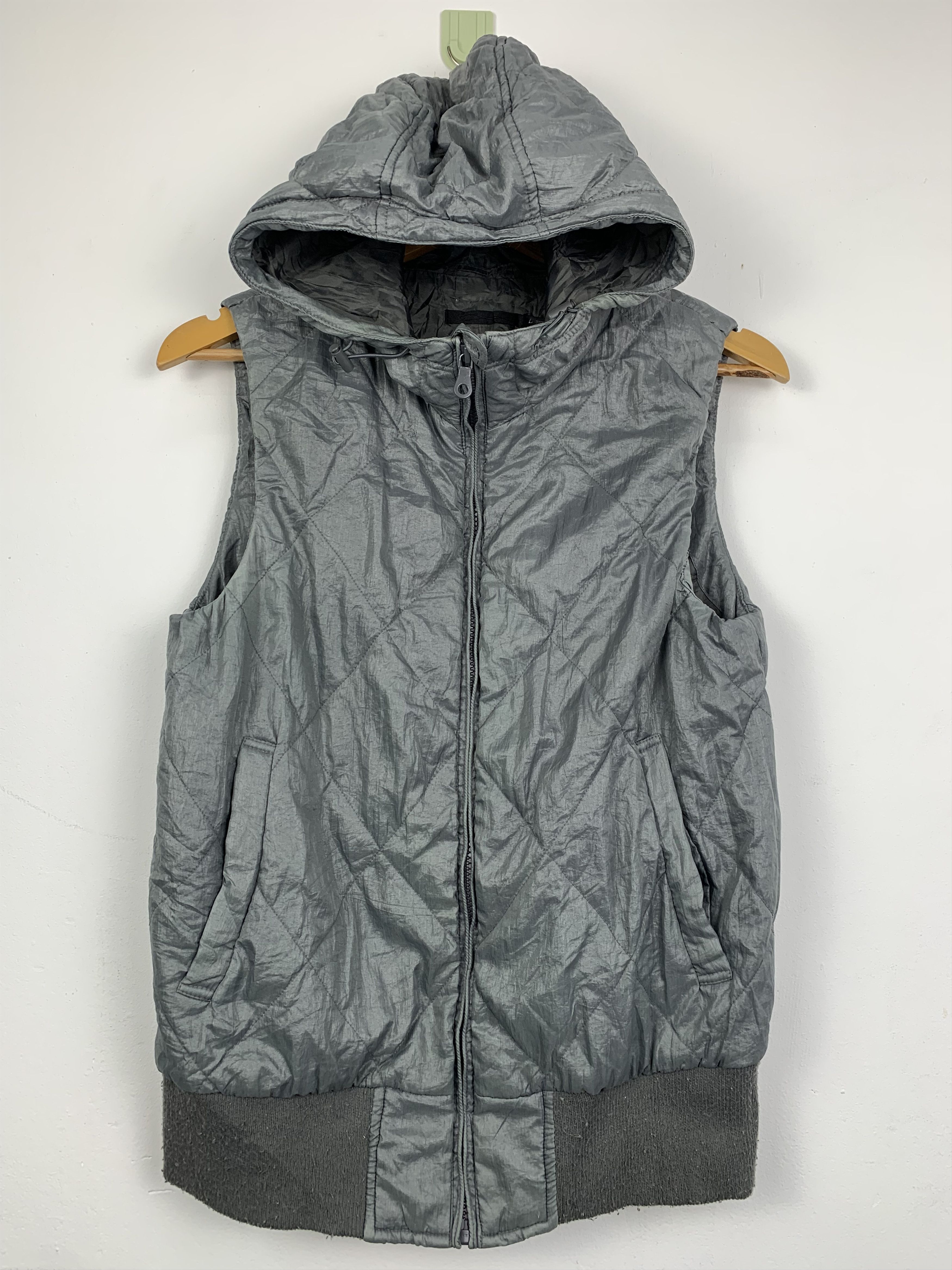 Japanese Brand Vintage UNIQLO Quilted Hoodie Zip Up Vests Size US S / EU 44-46 / 1 - 1 Thumbnail