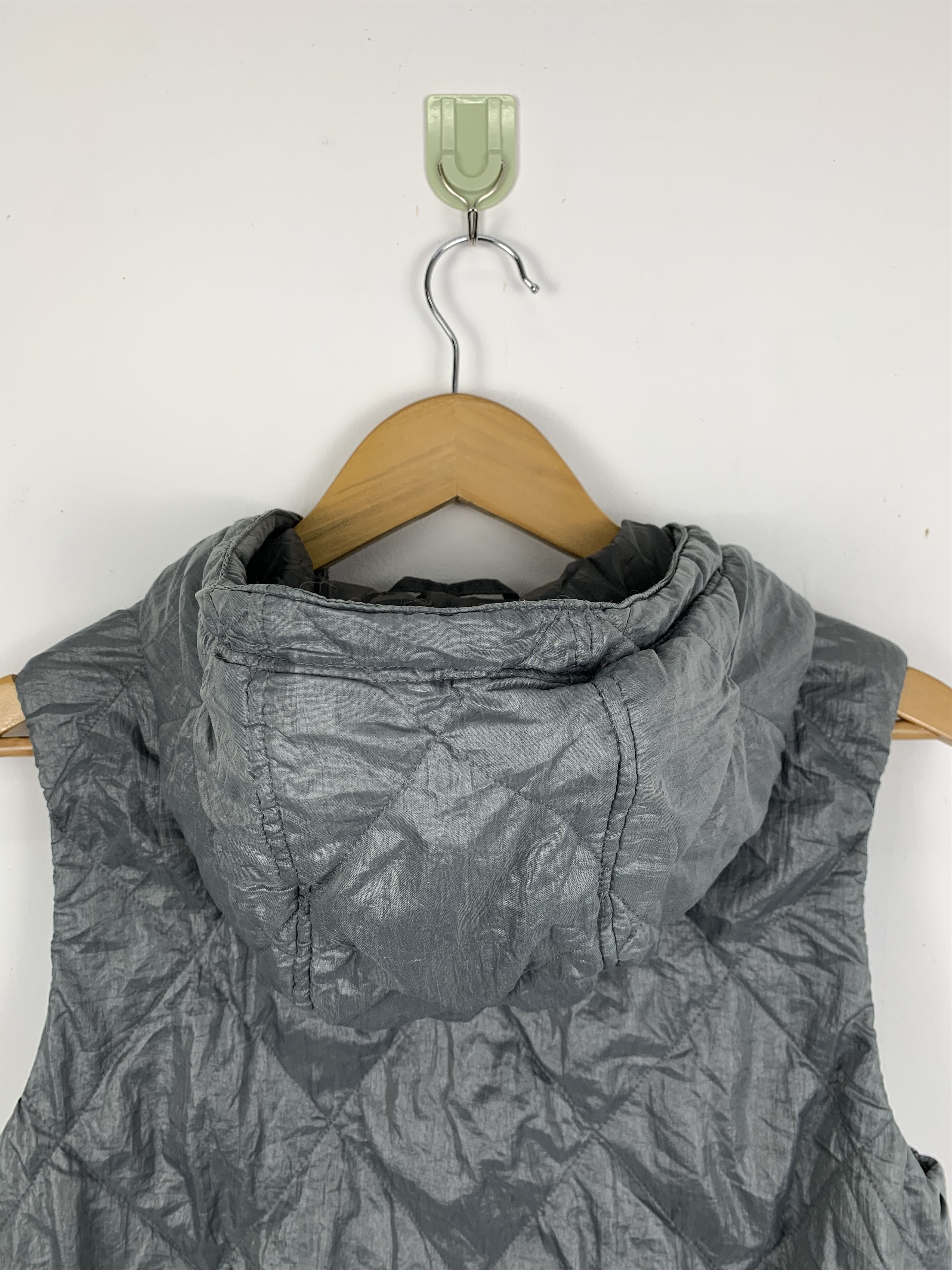 Japanese Brand Vintage UNIQLO Quilted Hoodie Zip Up Vests Size US S / EU 44-46 / 1 - 8 Thumbnail