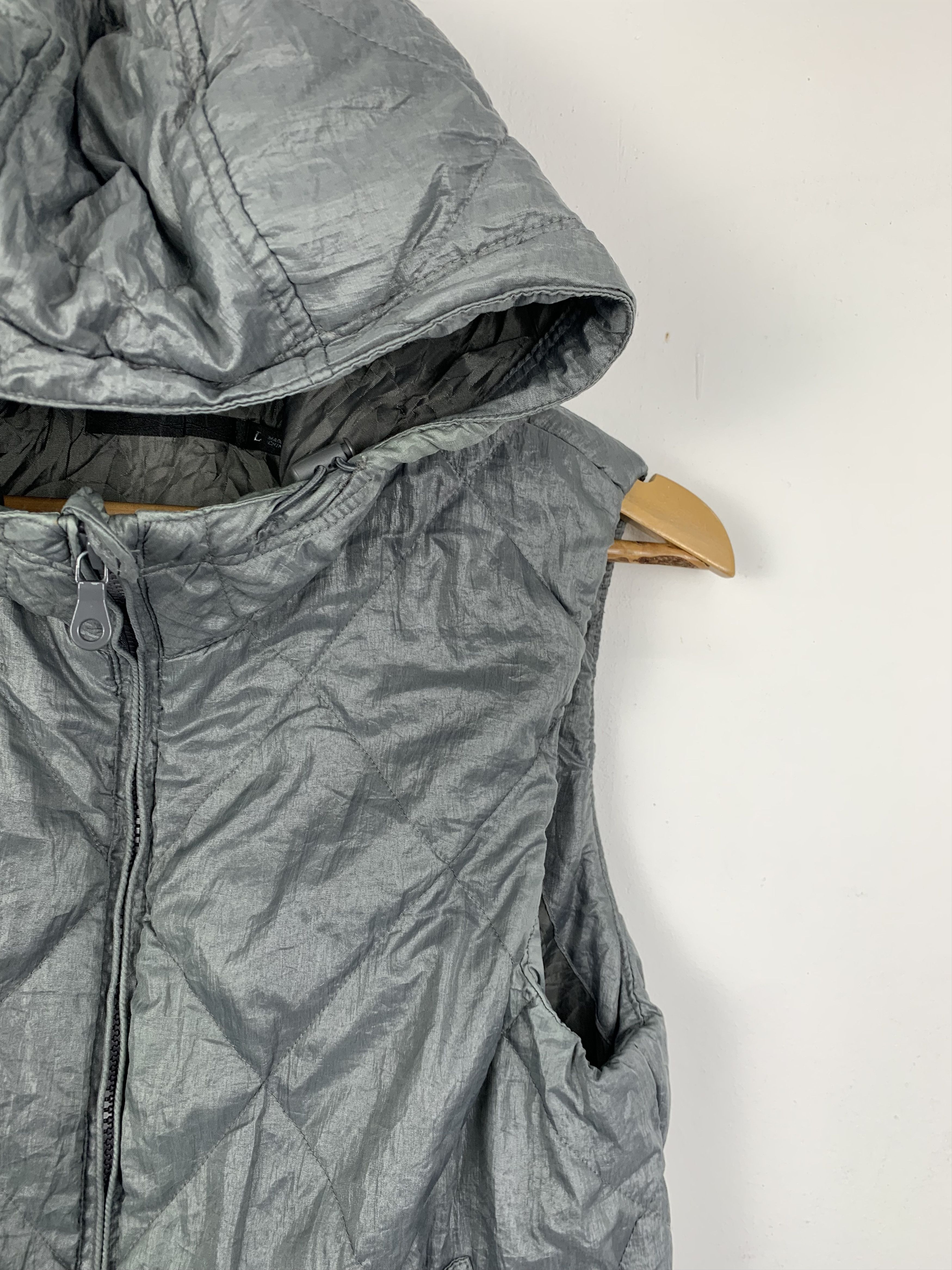 Japanese Brand Vintage UNIQLO Quilted Hoodie Zip Up Vests Size US S / EU 44-46 / 1 - 4 Thumbnail