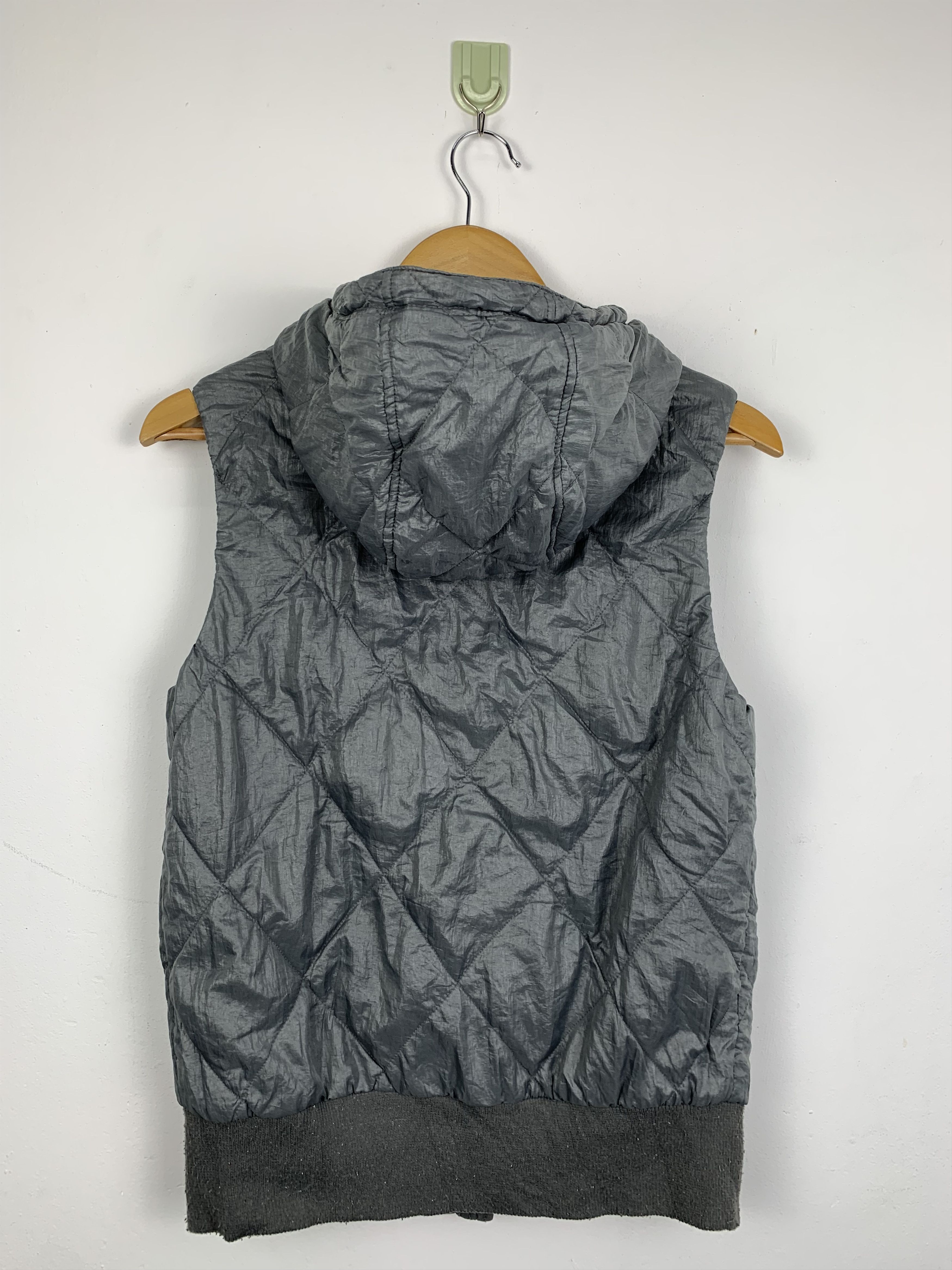 Japanese Brand Vintage UNIQLO Quilted Hoodie Zip Up Vests Size US S / EU 44-46 / 1 - 7 Thumbnail