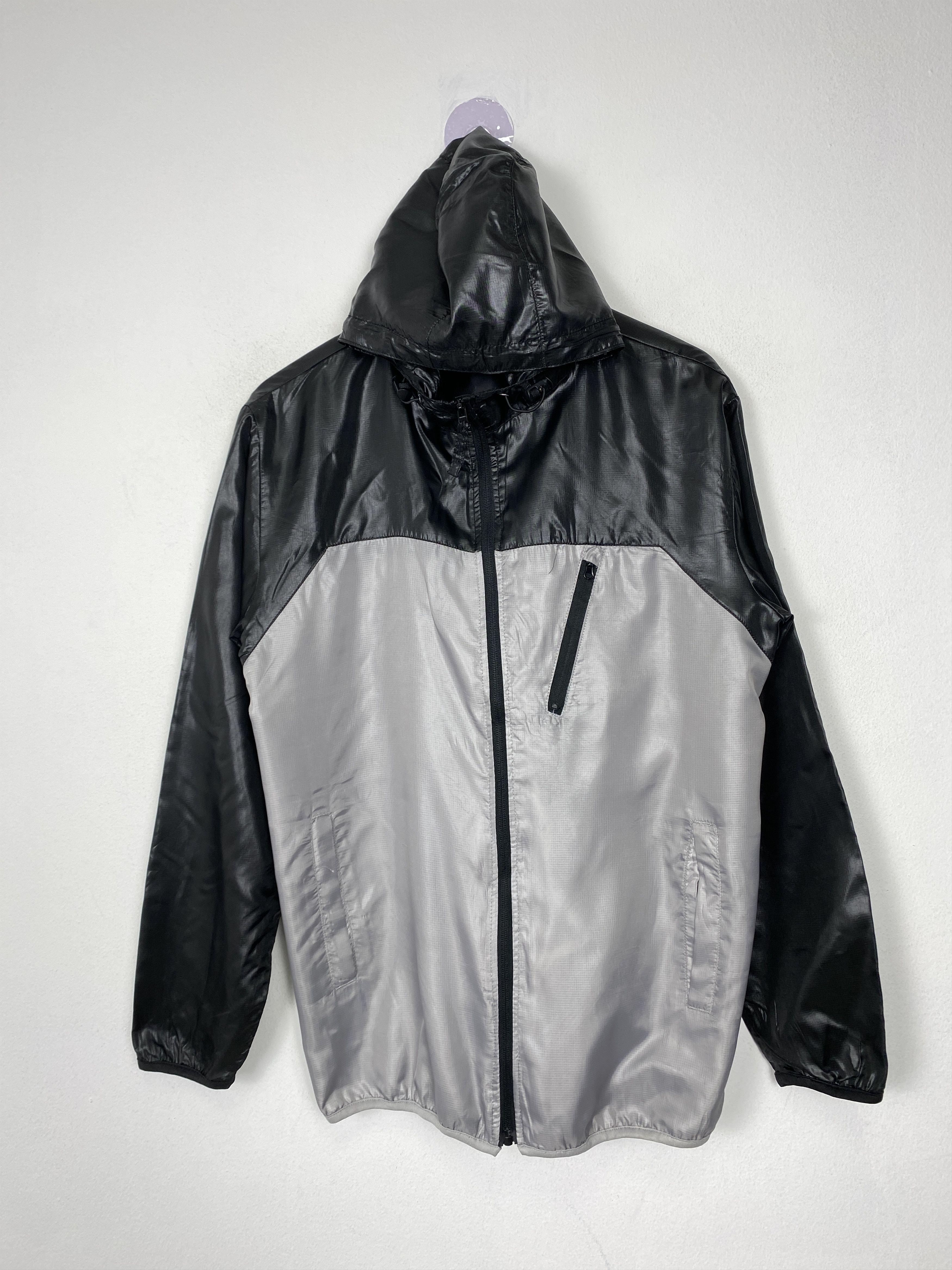 image of Gu Hoodie Zip Up Jacket in Black Light Gray, Men's (Size Small)