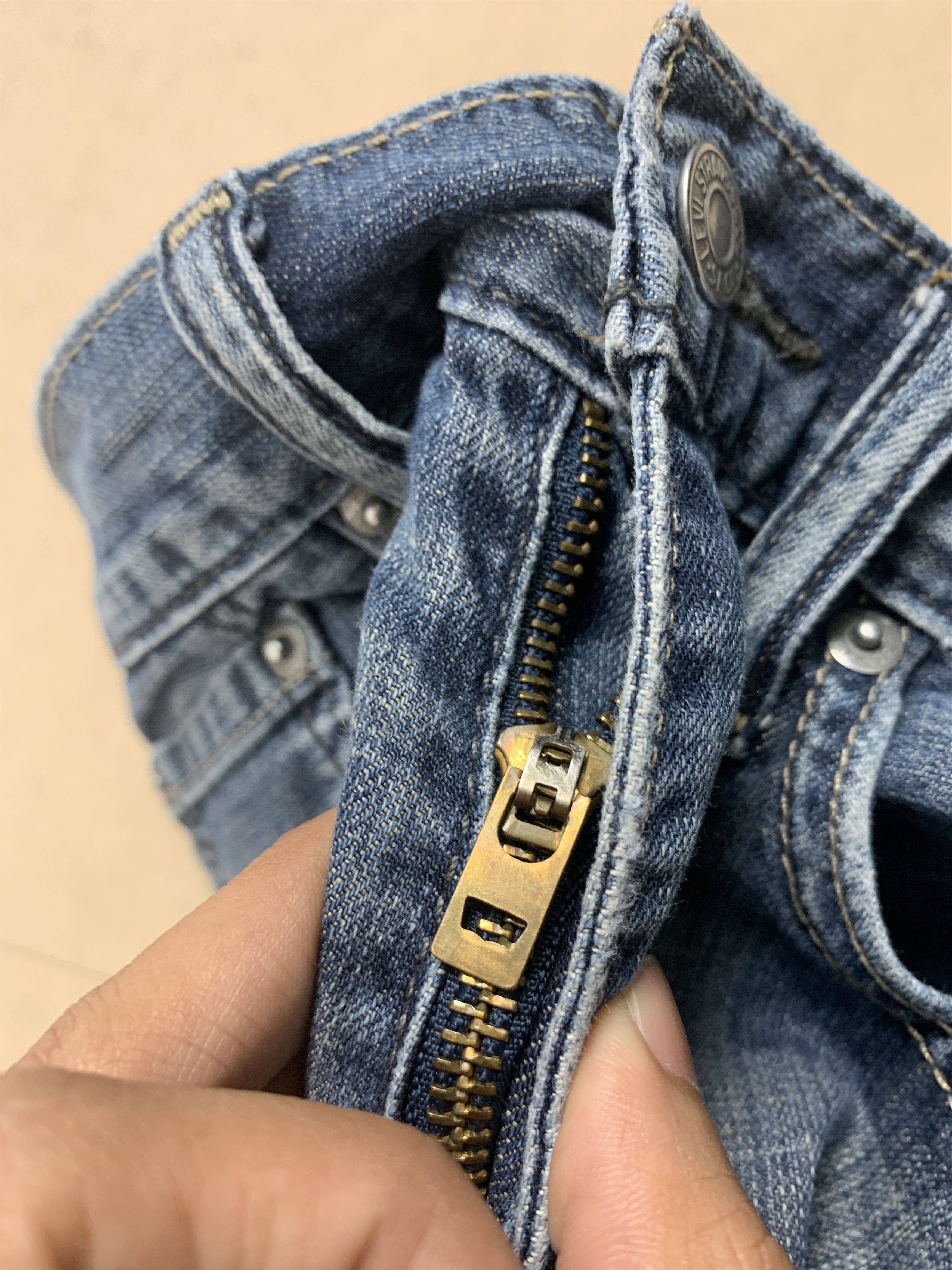 Levi's Vintage LEVI'S 514 Distressed Straight Cut Mid Wash Jeans Size US 28 / EU 44 - 20 Thumbnail