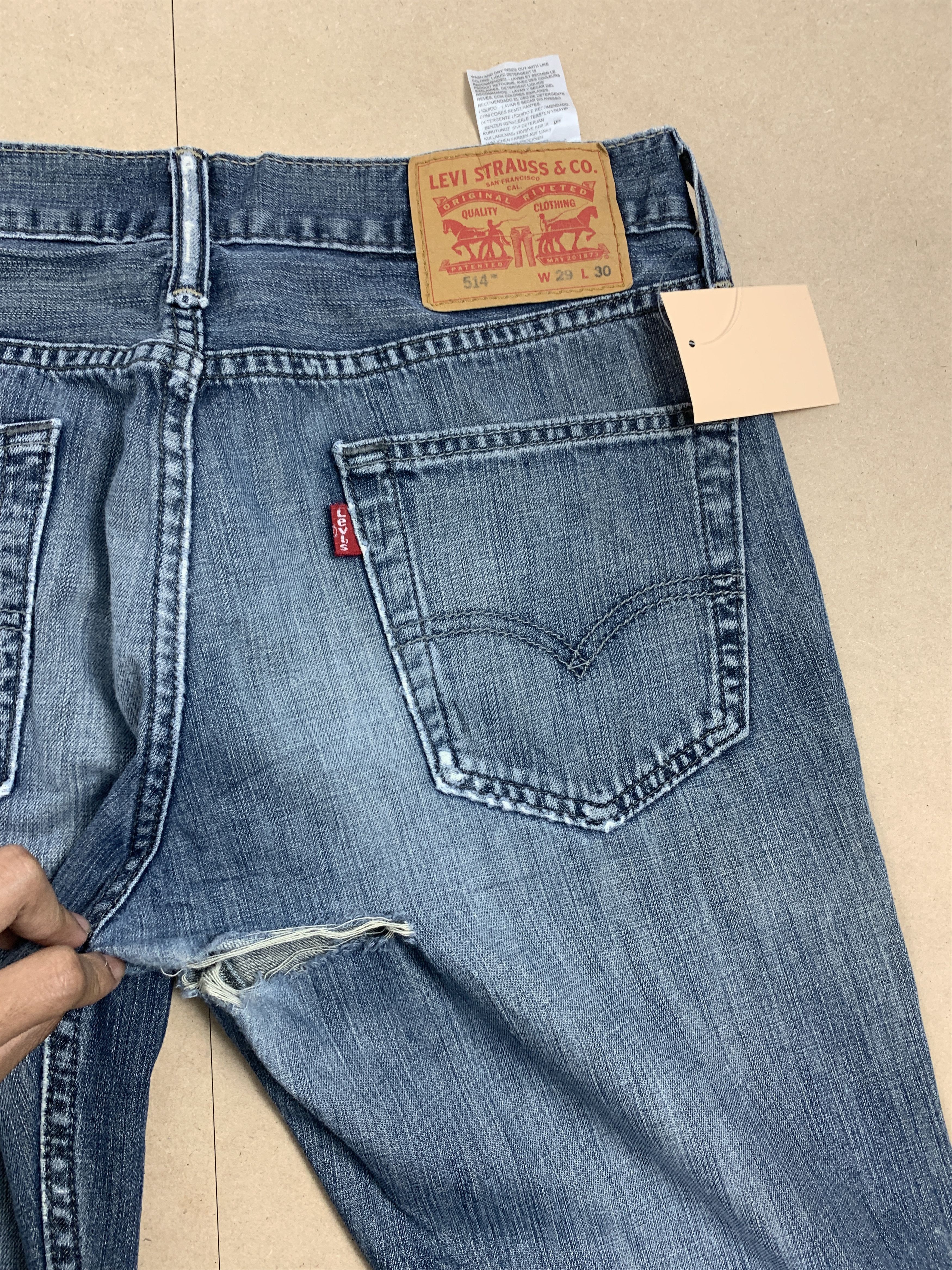 Levi's Vintage LEVI'S 514 Distressed Straight Cut Mid Wash Jeans Size US 28 / EU 44 - 7 Thumbnail