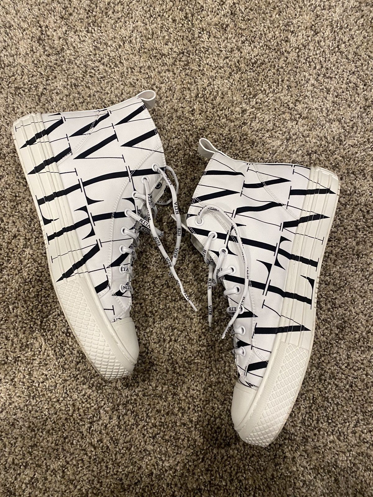 Valentino Valentino VLTN hi-tops Size US 10.5 / EU 43-44 - 1 Thumbnail