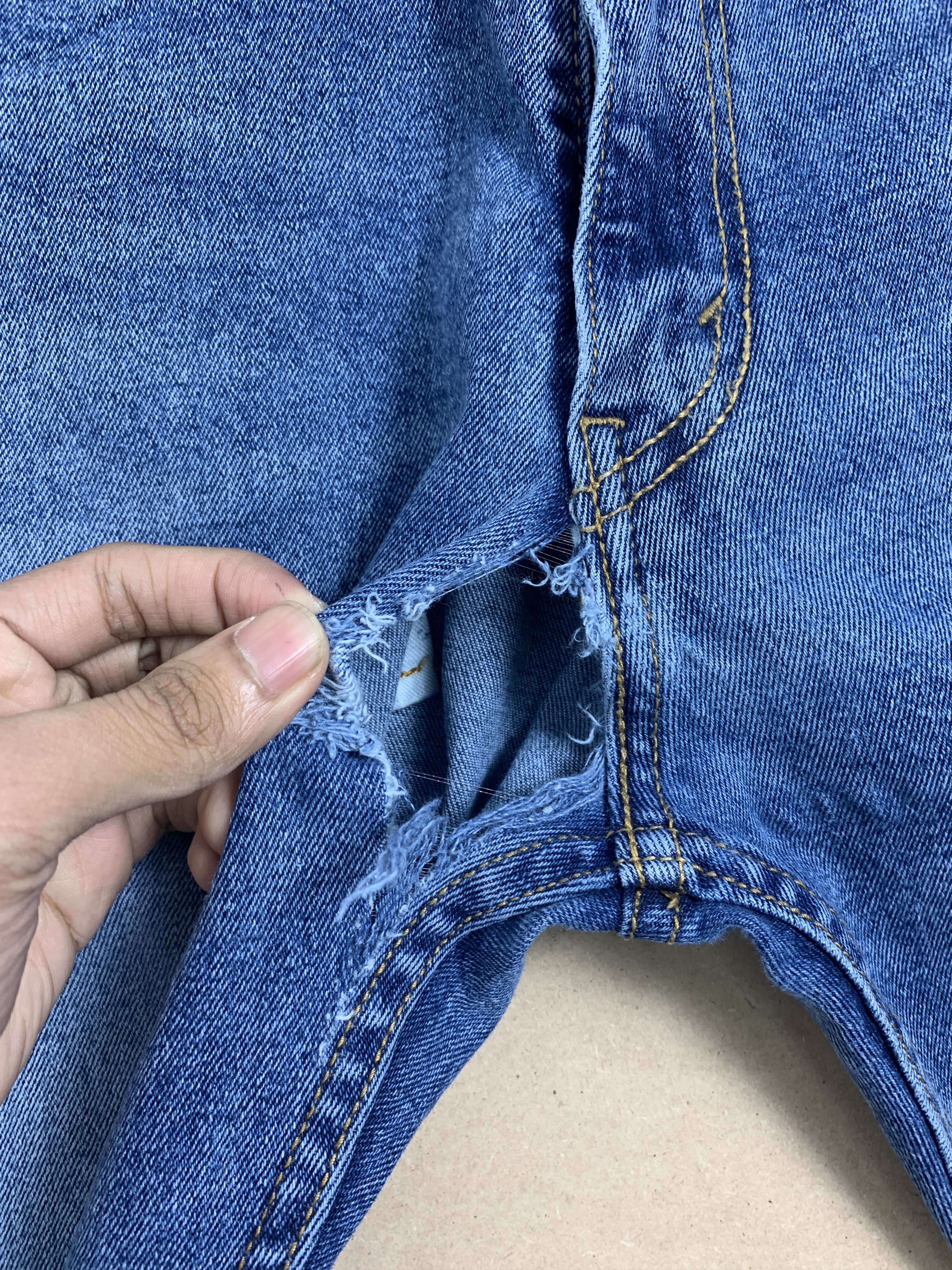 Levi's Vintage LEVI'S 505 Faded Mid Wash Straight Cut Jeans Size US 35 - 7 Thumbnail