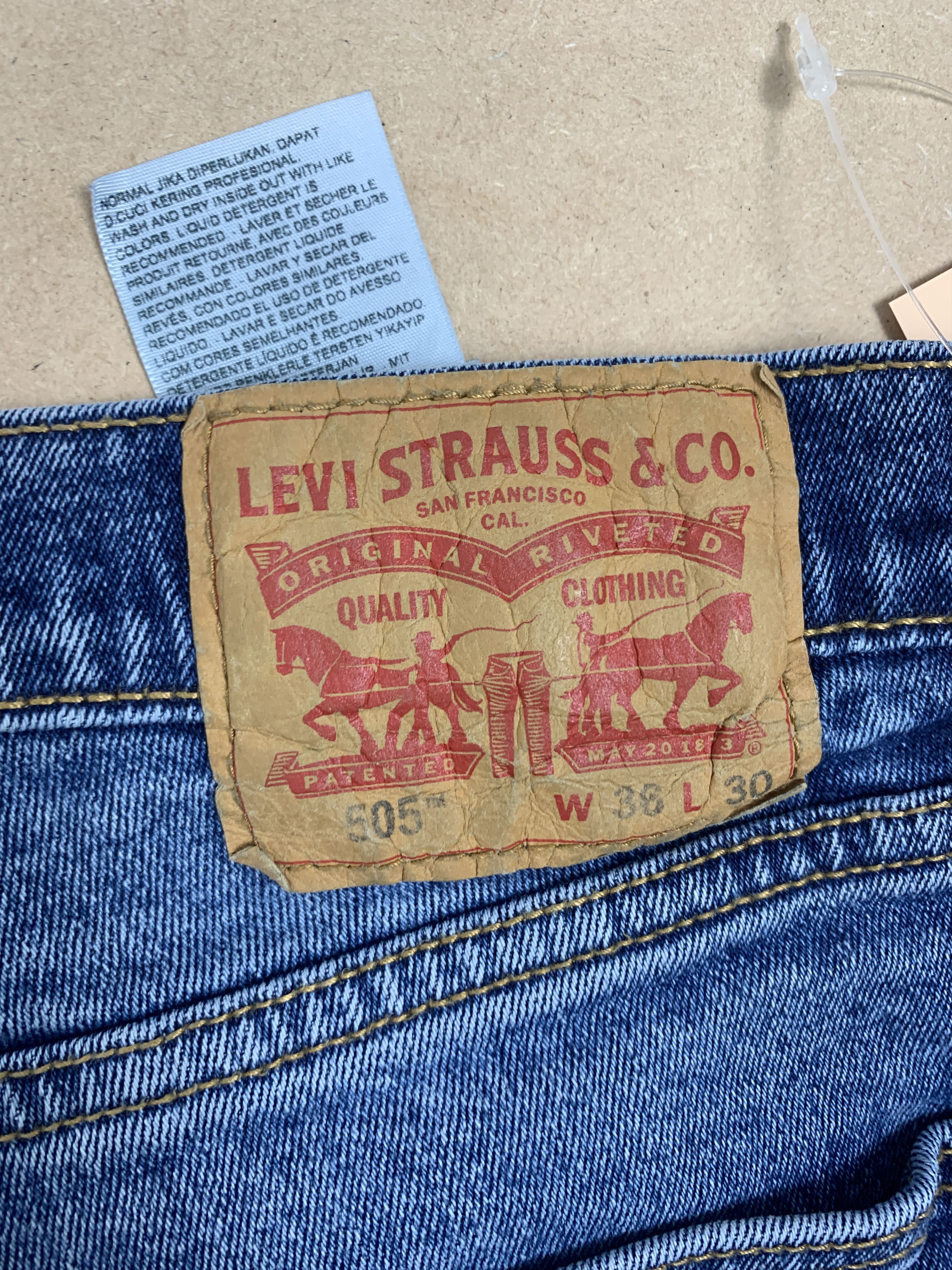 Levi's Vintage LEVI'S 505 Faded Mid Wash Straight Cut Jeans Size US 35 - 10 Thumbnail