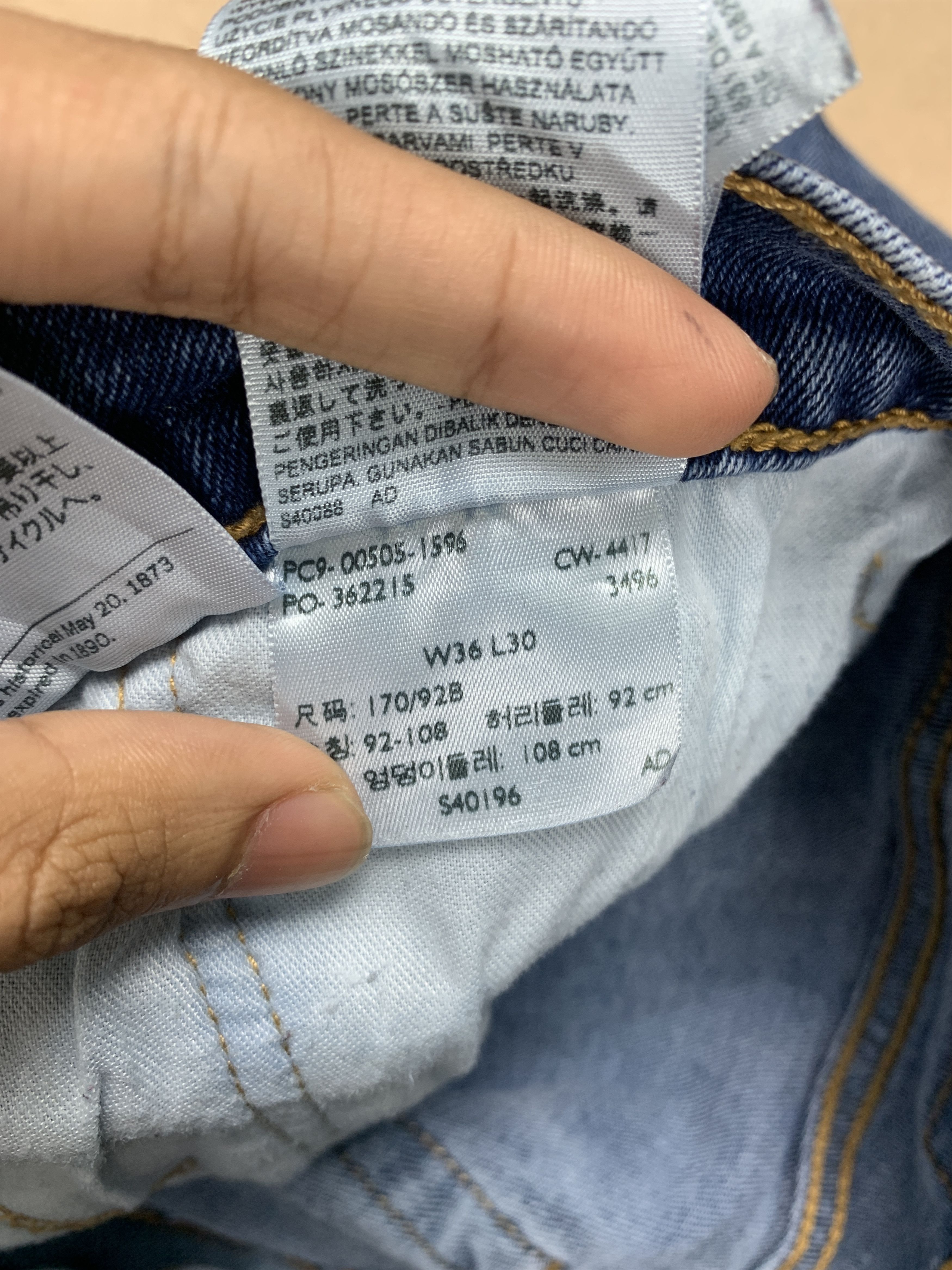 Levi's Vintage LEVI'S 505 Faded Mid Wash Straight Cut Jeans Size US 35 - 19 Thumbnail
