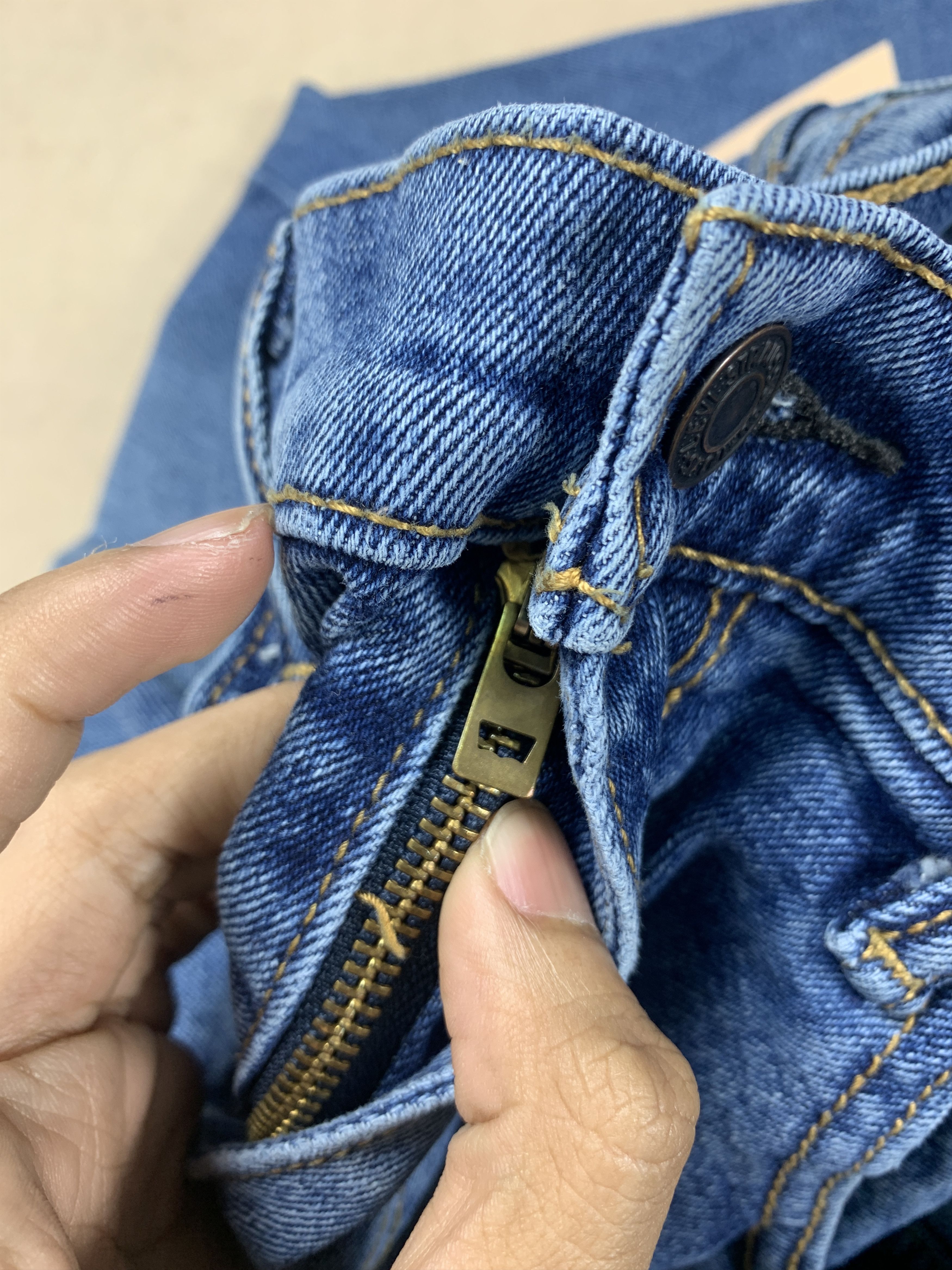 Levi's Vintage LEVI'S 505 Faded Mid Wash Straight Cut Jeans Size US 35 - 23 Thumbnail