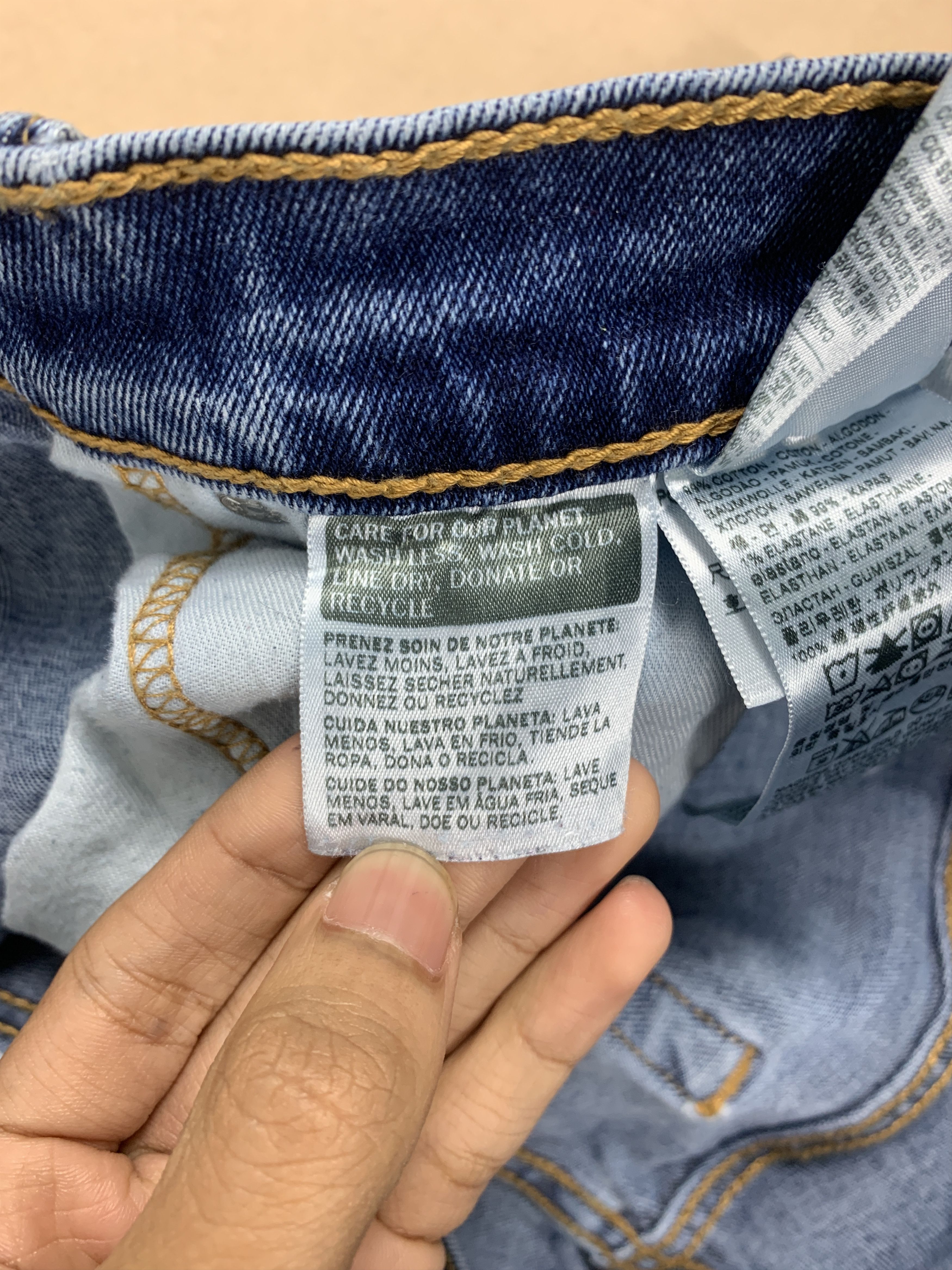 Levi's Vintage LEVI'S 505 Faded Mid Wash Straight Cut Jeans Size US 35 - 13 Thumbnail