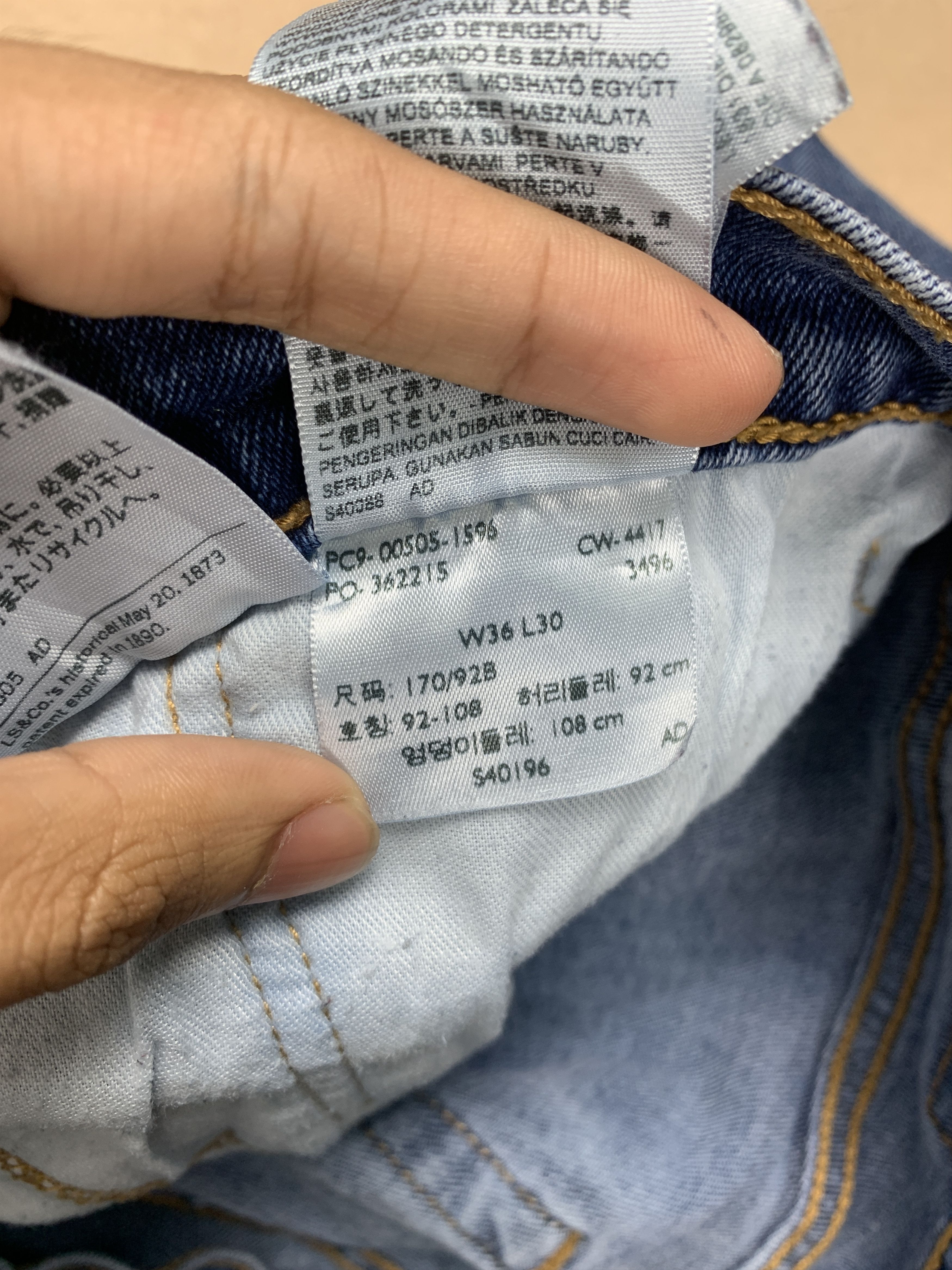 Levi's Vintage LEVI'S 505 Faded Mid Wash Straight Cut Jeans Size US 35 - 20 Thumbnail