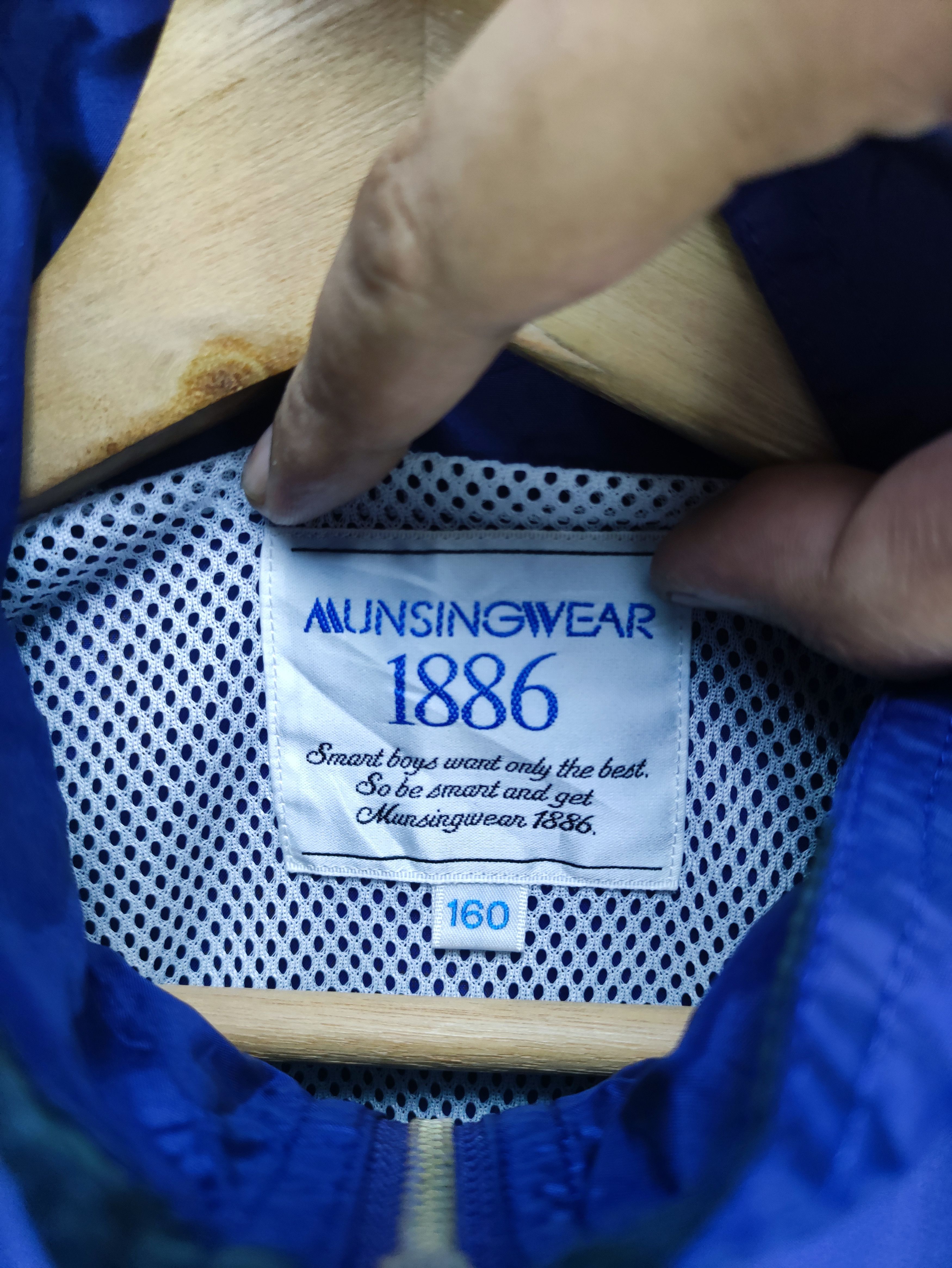 Japanese Brand Steals🔥Vintage Windbreaker Jacket by Mungsingwear Size US M / EU 48-50 / 2 - 3 Thumbnail