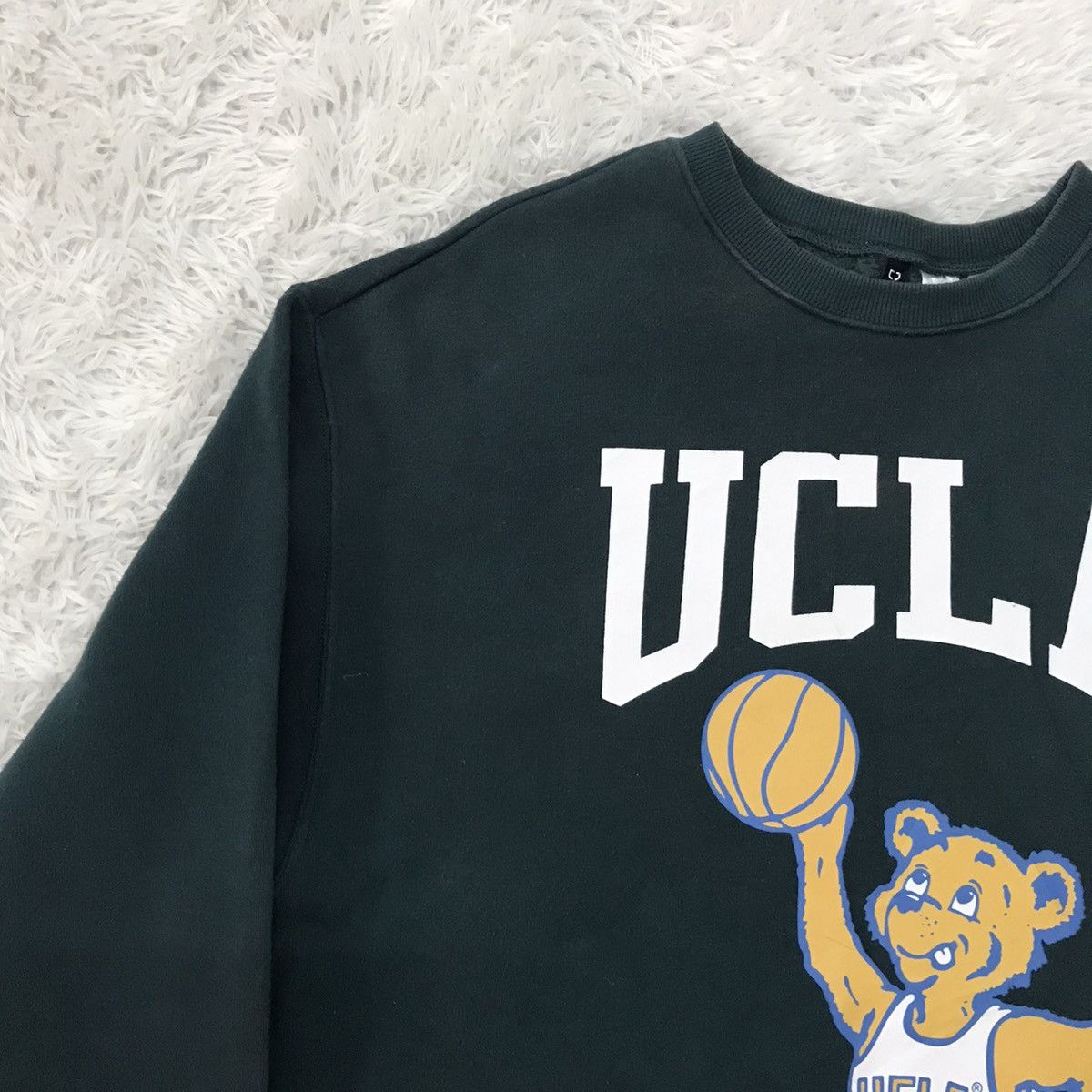 Divided UCLA Divided H&M Big Printed Sweatshirt Size US S / EU 44-46 / 1 - 6 Thumbnail