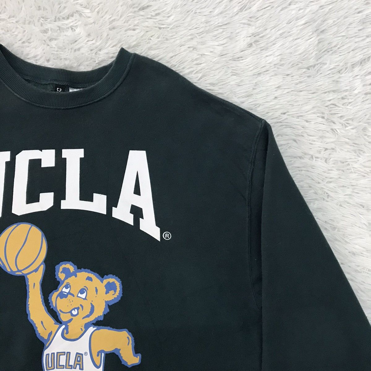 Divided UCLA Divided H&M Big Printed Sweatshirt Size US S / EU 44-46 / 1 - 5 Thumbnail