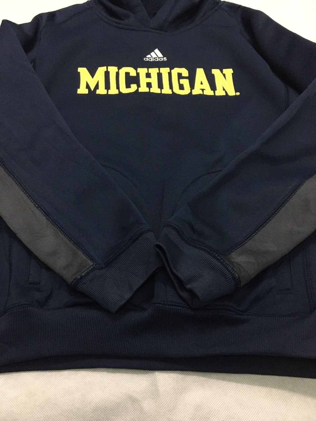 Adidas ADIDAS CENTRE LOGO X MICHIGAN COLLEGE SPELL OUT HOODIE Size US S / EU 44-46 / 1 - 5 Thumbnail