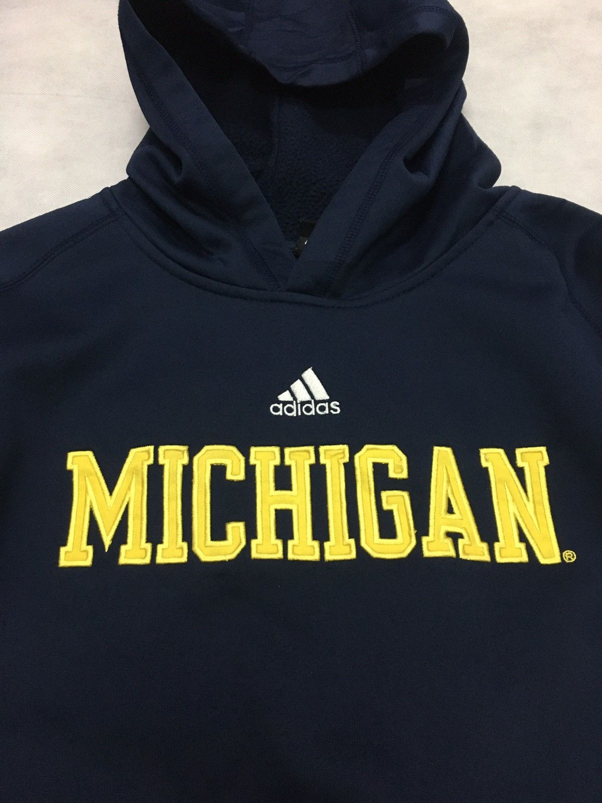 Adidas ADIDAS CENTRE LOGO X MICHIGAN COLLEGE SPELL OUT HOODIE Size US S / EU 44-46 / 1 - 3 Thumbnail