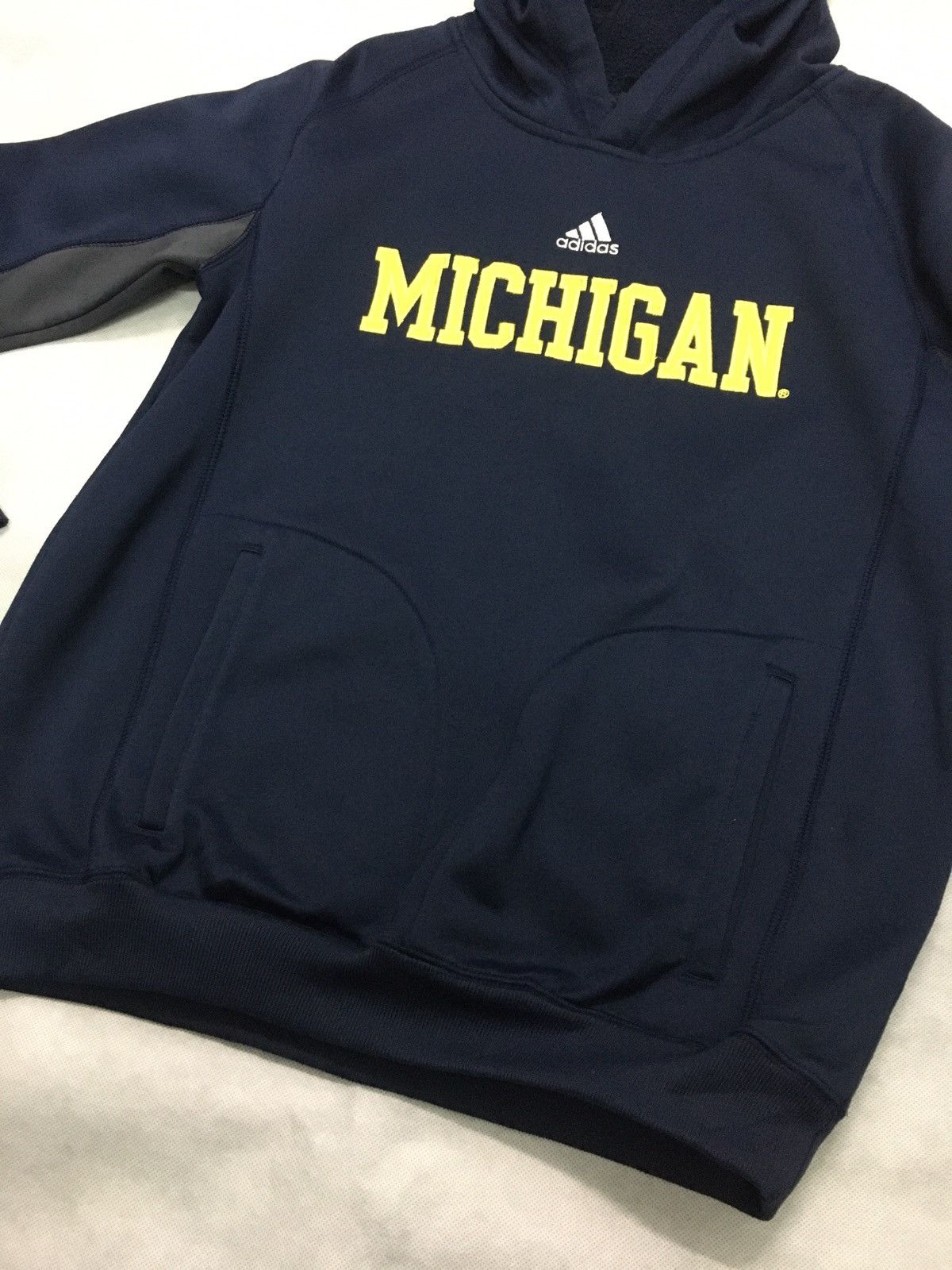 Adidas ADIDAS CENTRE LOGO X MICHIGAN COLLEGE SPELL OUT HOODIE Size US S / EU 44-46 / 1 - 6 Thumbnail